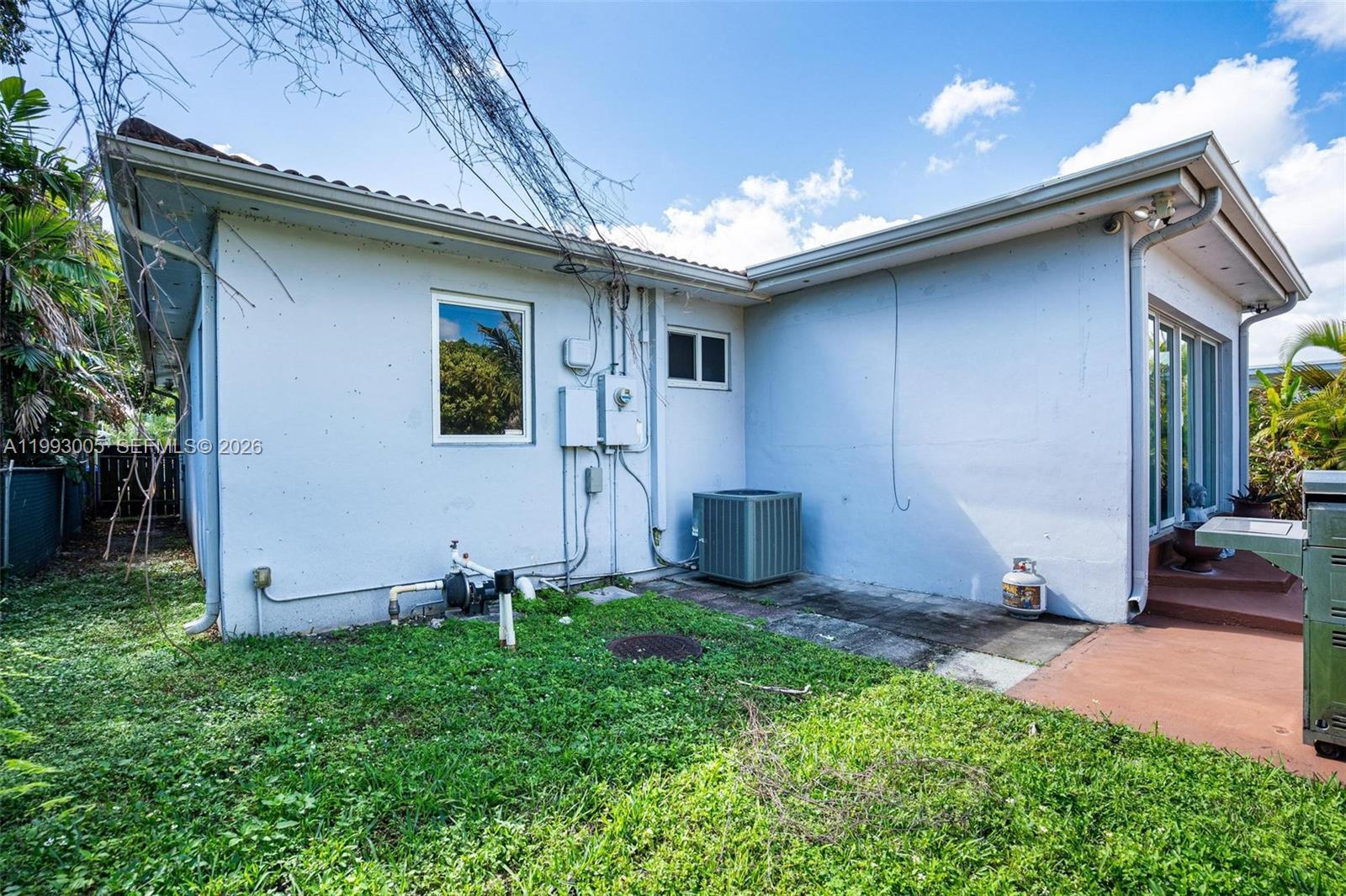 HOLLYWOOD LITTLE RANCHES - Residential