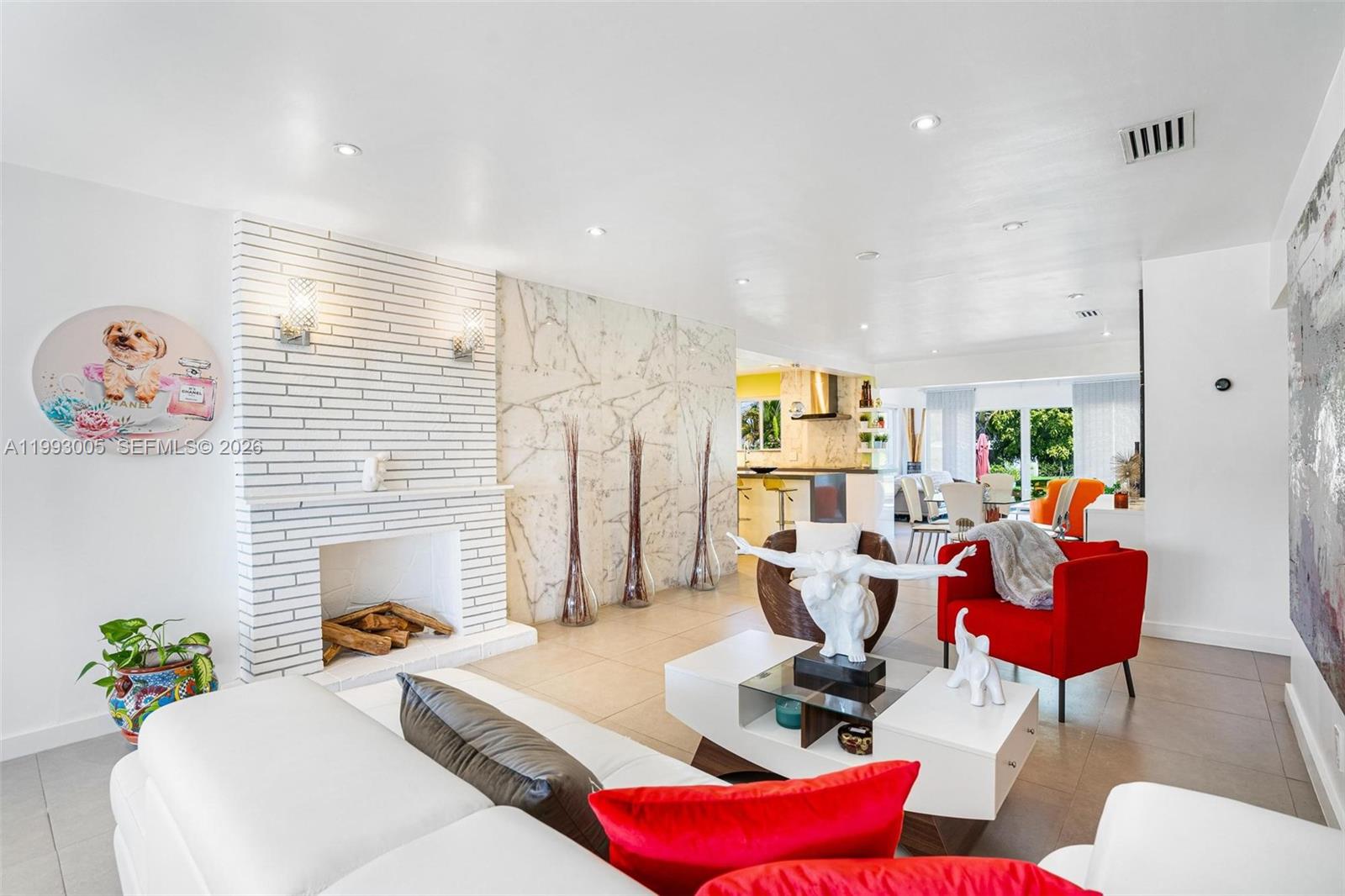 HOLLYWOOD LITTLE RANCHES - Residential