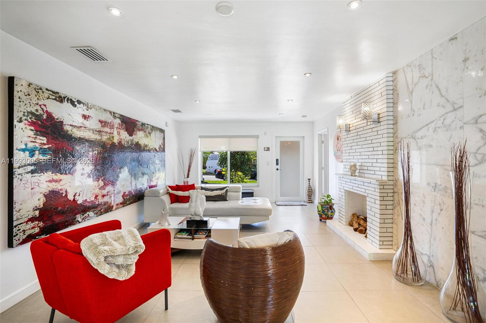 HOLLYWOOD LITTLE RANCHES - Residential