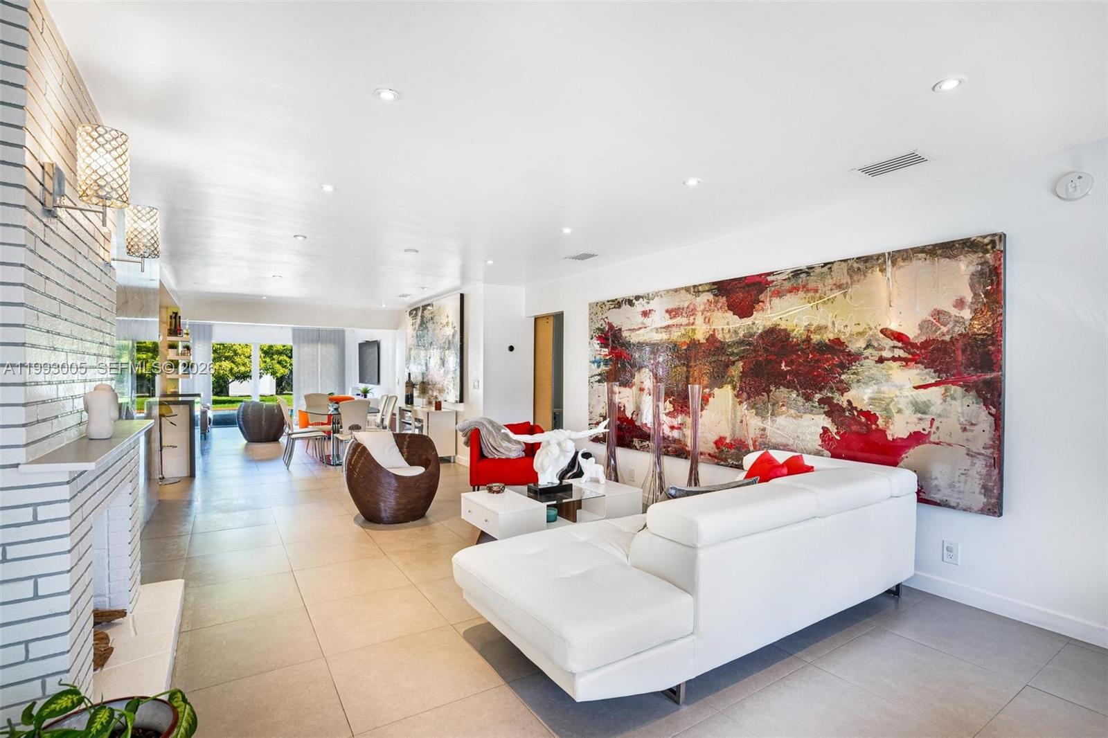 HOLLYWOOD LITTLE RANCHES - Residential