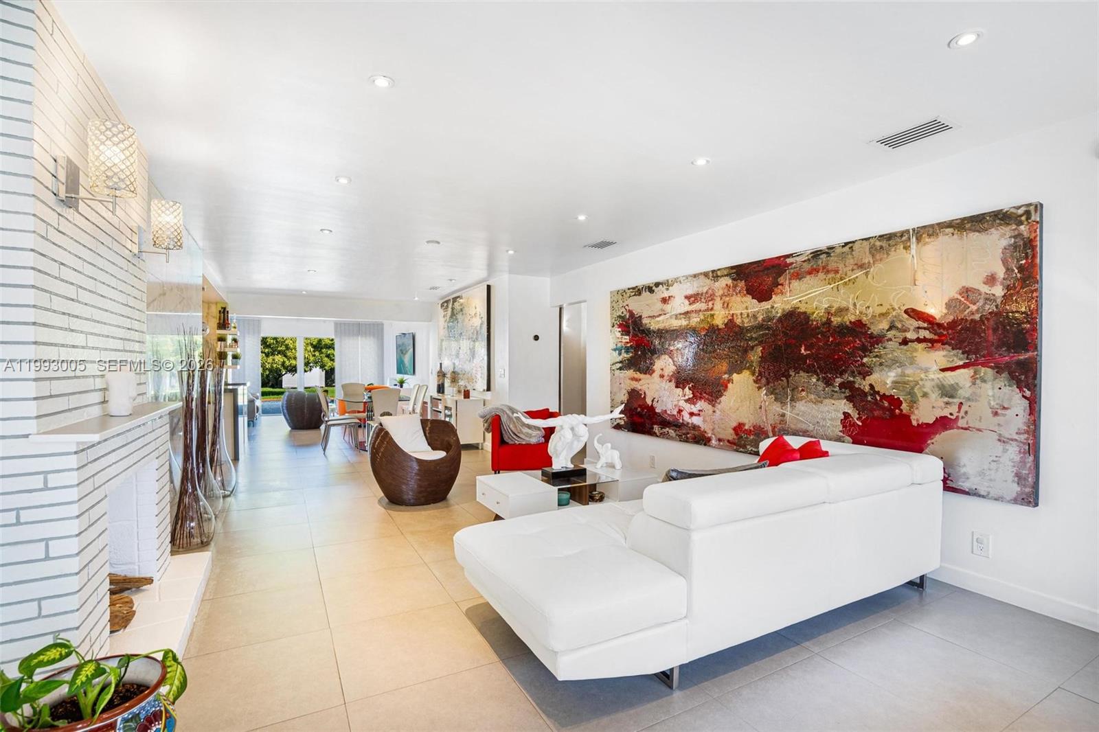HOLLYWOOD LITTLE RANCHES - Residential