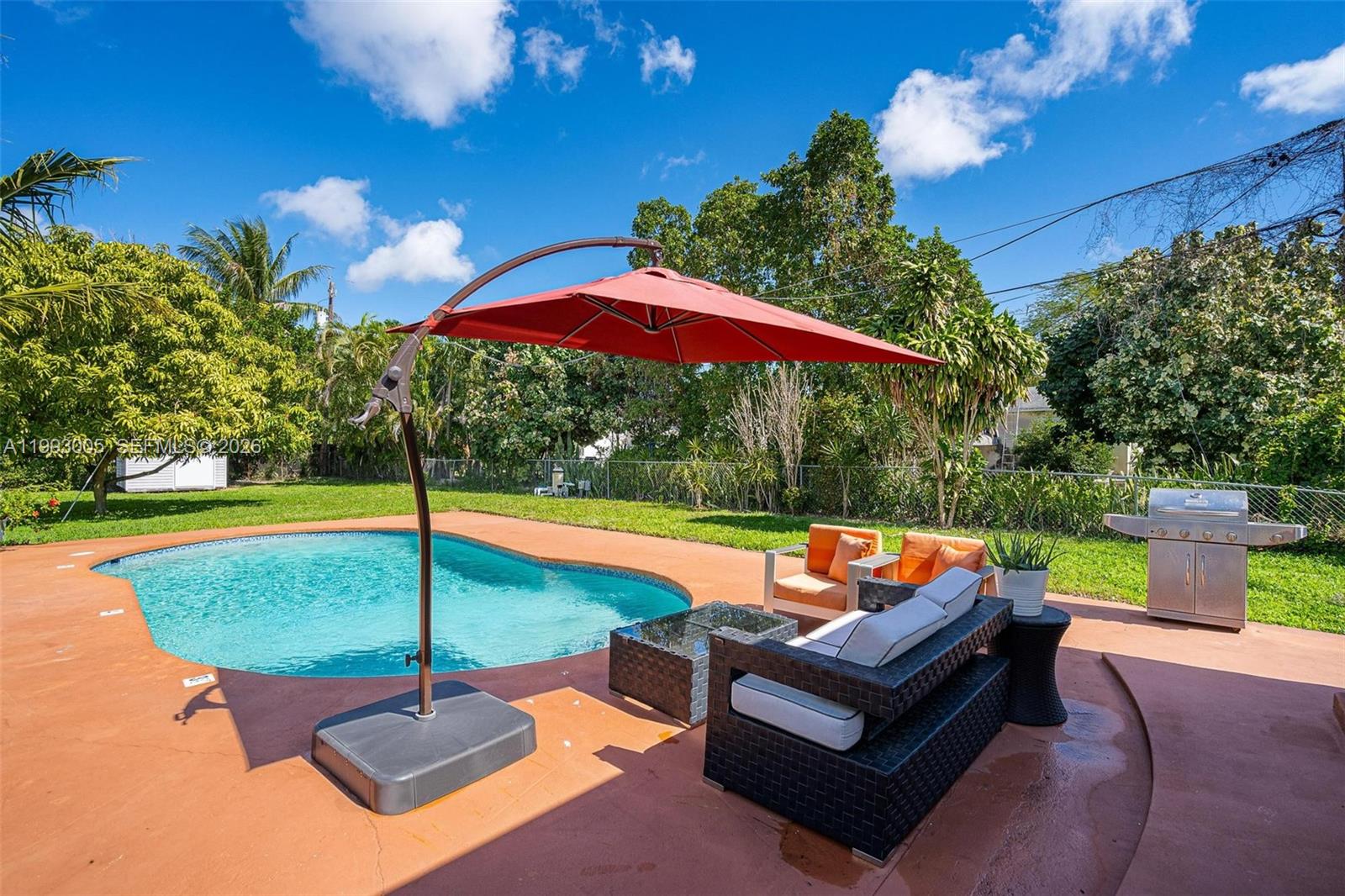 HOLLYWOOD LITTLE RANCHES - Residential