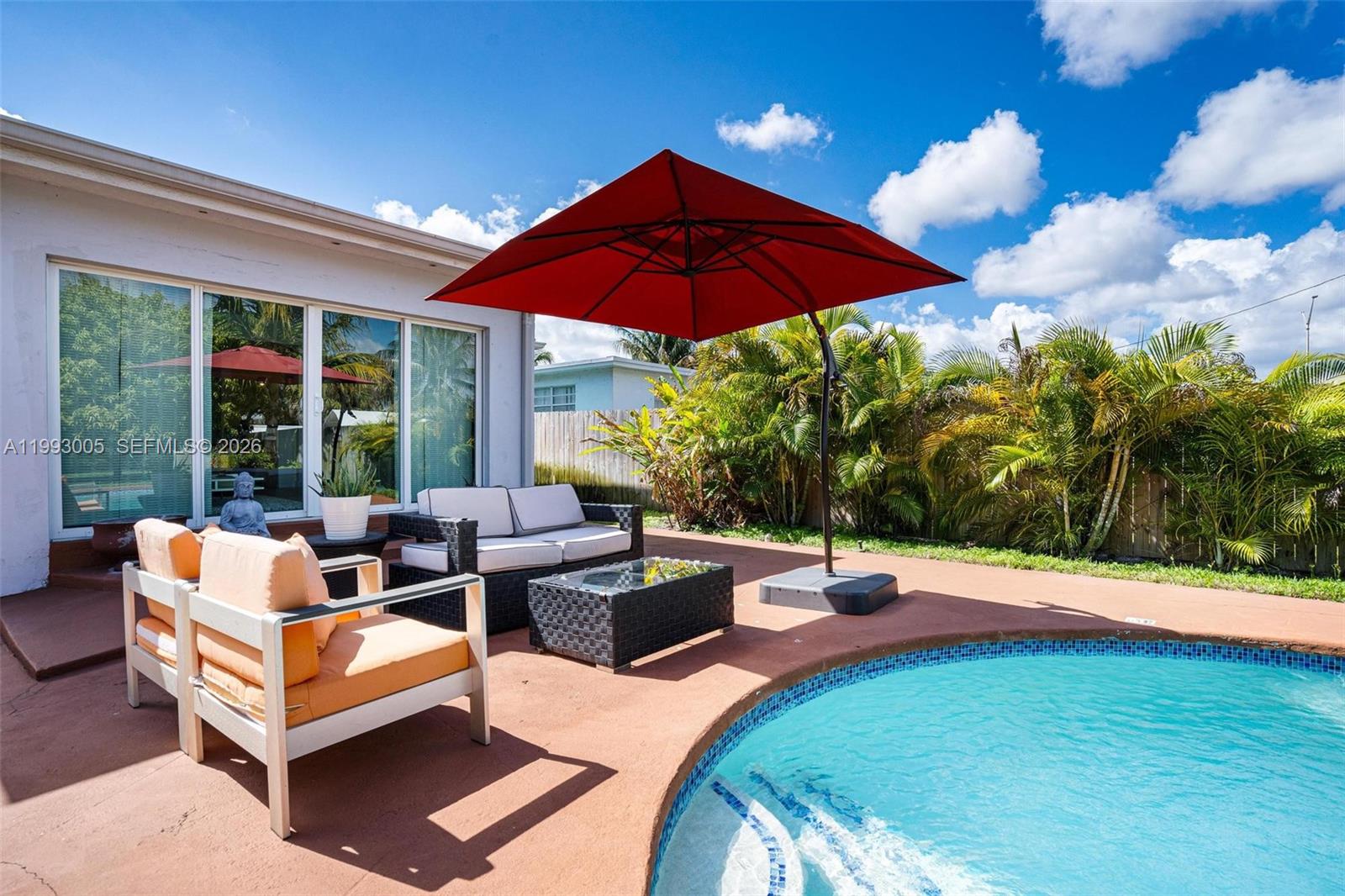 HOLLYWOOD LITTLE RANCHES - Residential