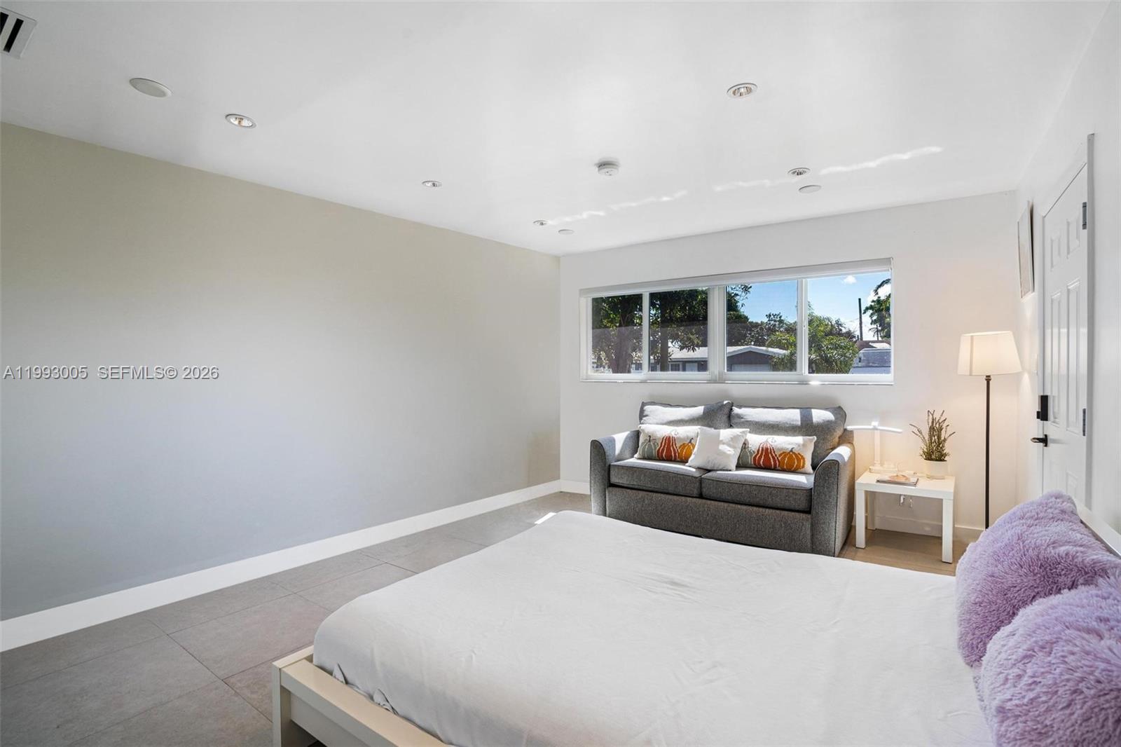 HOLLYWOOD LITTLE RANCHES - Residential