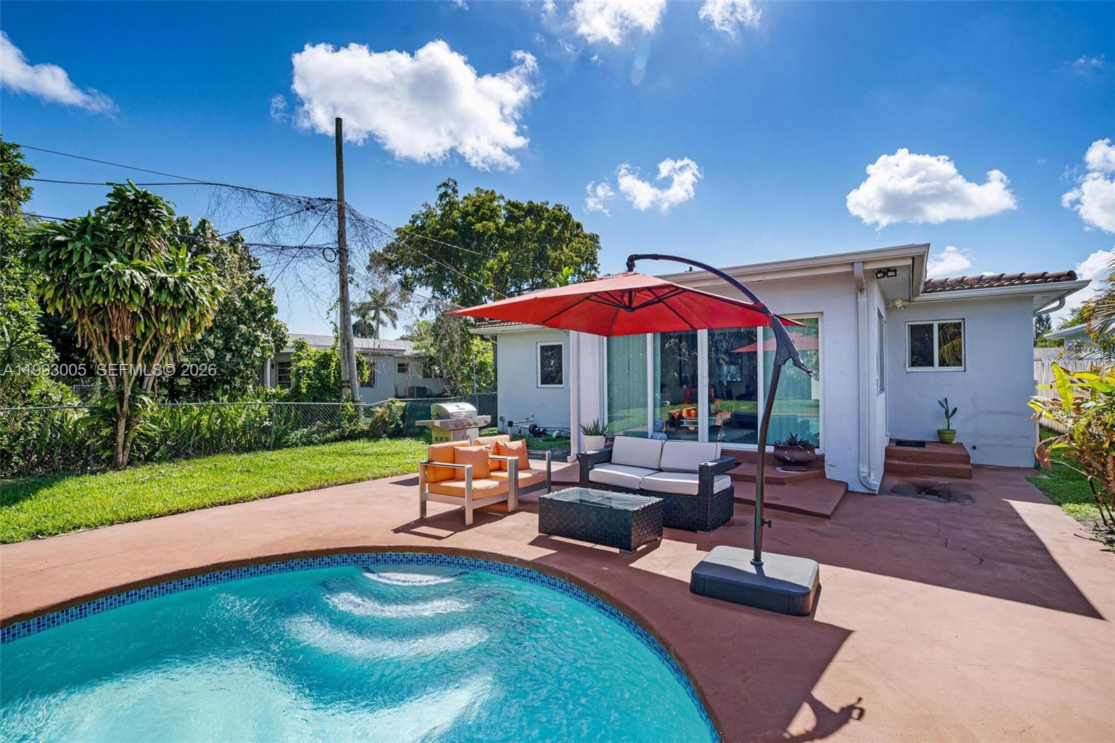 HOLLYWOOD LITTLE RANCHES - Residential