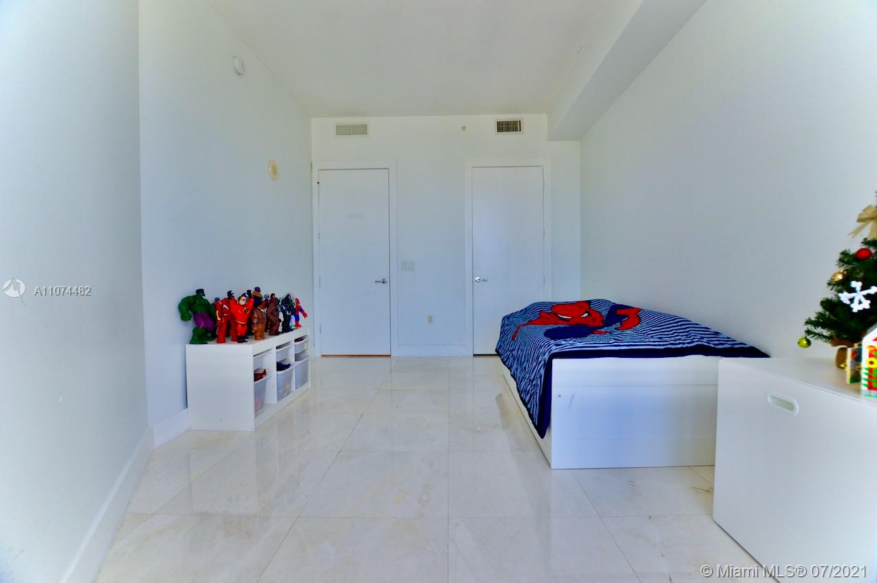 TURNBERRY VILLAGE SO TOWE - Residential