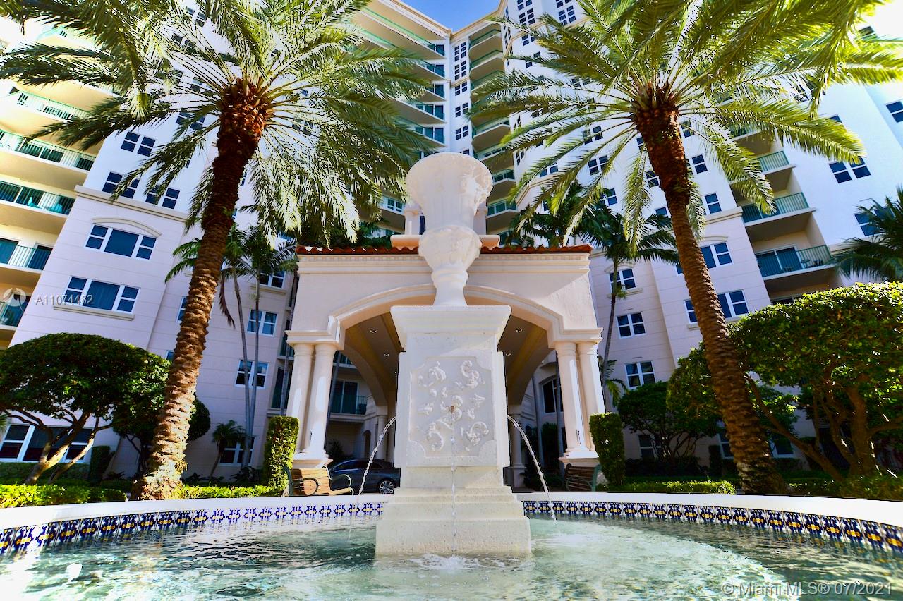 Beautiful 2BED / 2Bath Penthouse in a Mediterranean Gulf village at "Turnberry Village", with mazing view in the heart of Aventura, Florida. Minutes away from ventura Mall, close to the sunny Isles and Golden Beach beaches. The village offer amenities such as central pool area, barbecue area, Library, Gym, Kid playground and more.