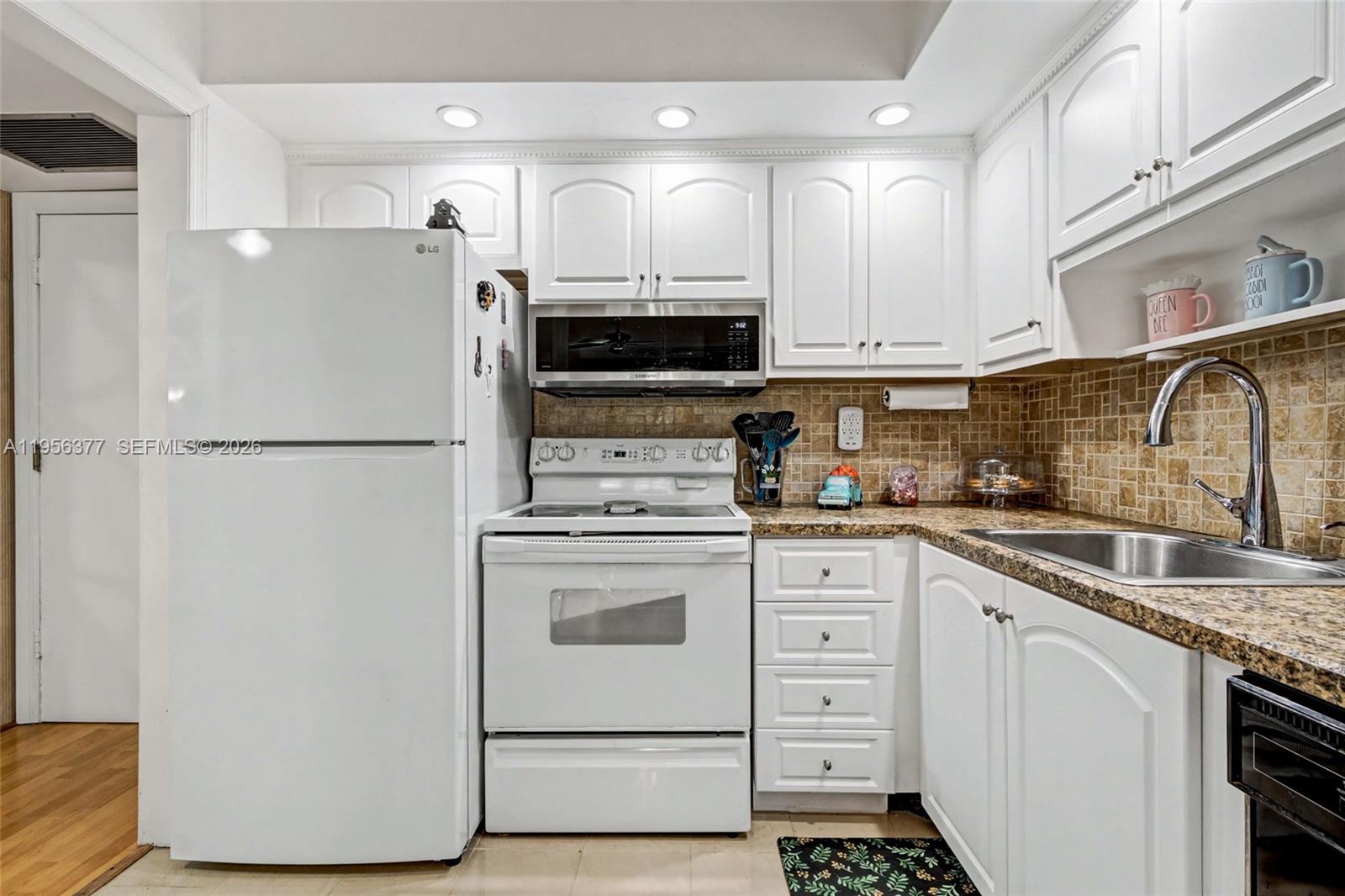 MEADOWS CONDO - Residential