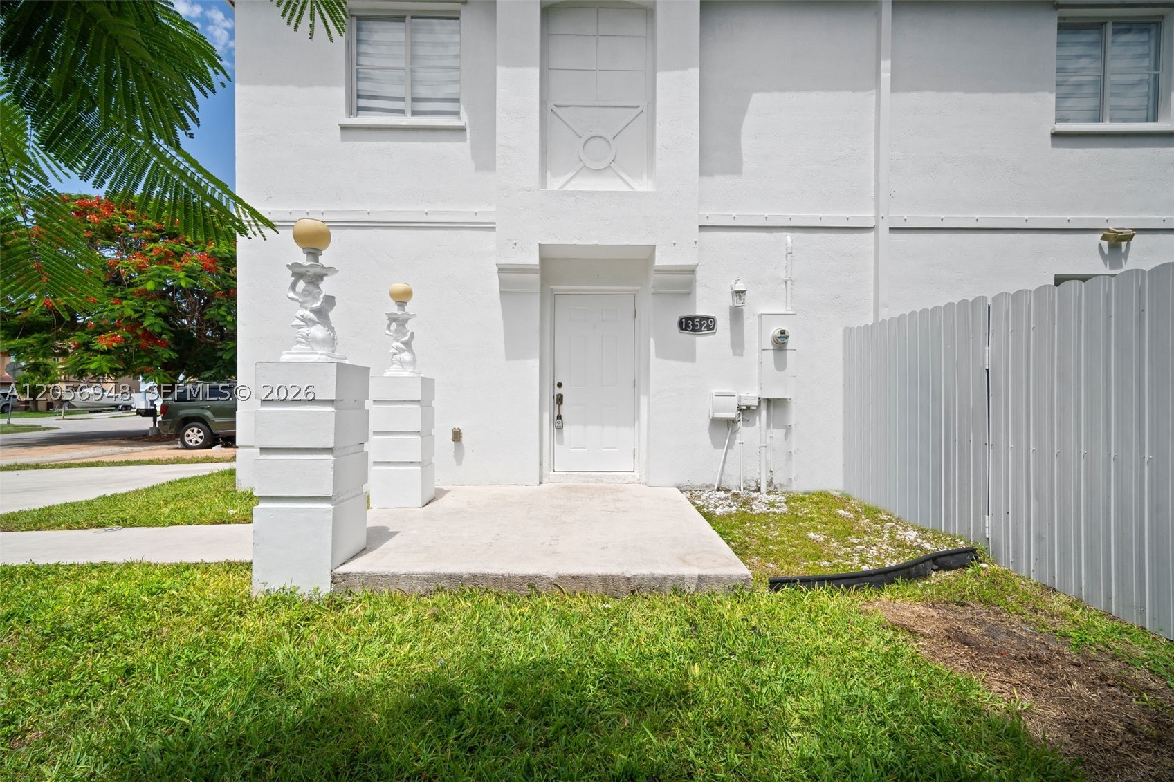 A two-bedroom, two-and-a-half-bathroom duplex with a washer and dryer included. This home boasts a spacious living area, kitchen, and a half bath on the main floor, while upstairs, both bedrooms have their own private full bathrooms, including one ensuite bathroom in the master bedroom. Outside, enjoy a large backyard perfect for relaxing or entertaining.
This beautiful two-story duplex is located in a nice and quiet neighborhood in Homestead, FL. It is conveniently near the turnpike giving access to travel at your convenience. Great developing area with great schools nearby.