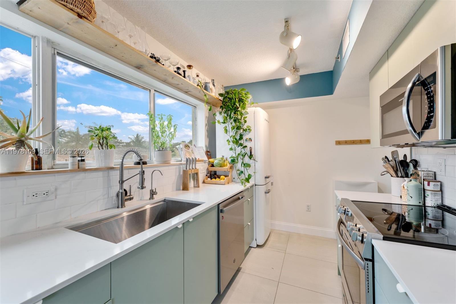 LAS BRISAS OF MIAMI BEACH - Residential Lease