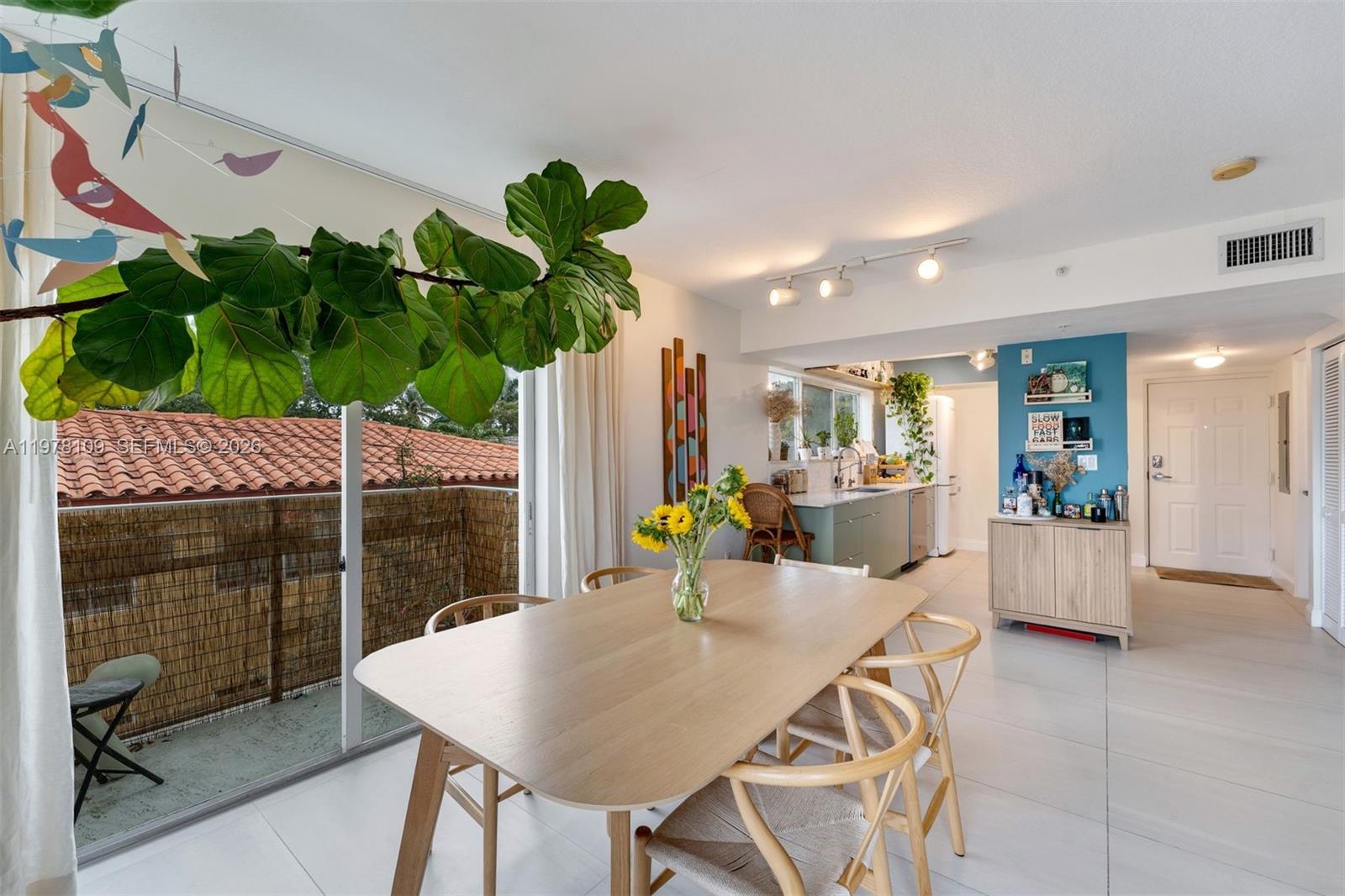 LAS BRISAS OF MIAMI BEACH - Residential Lease