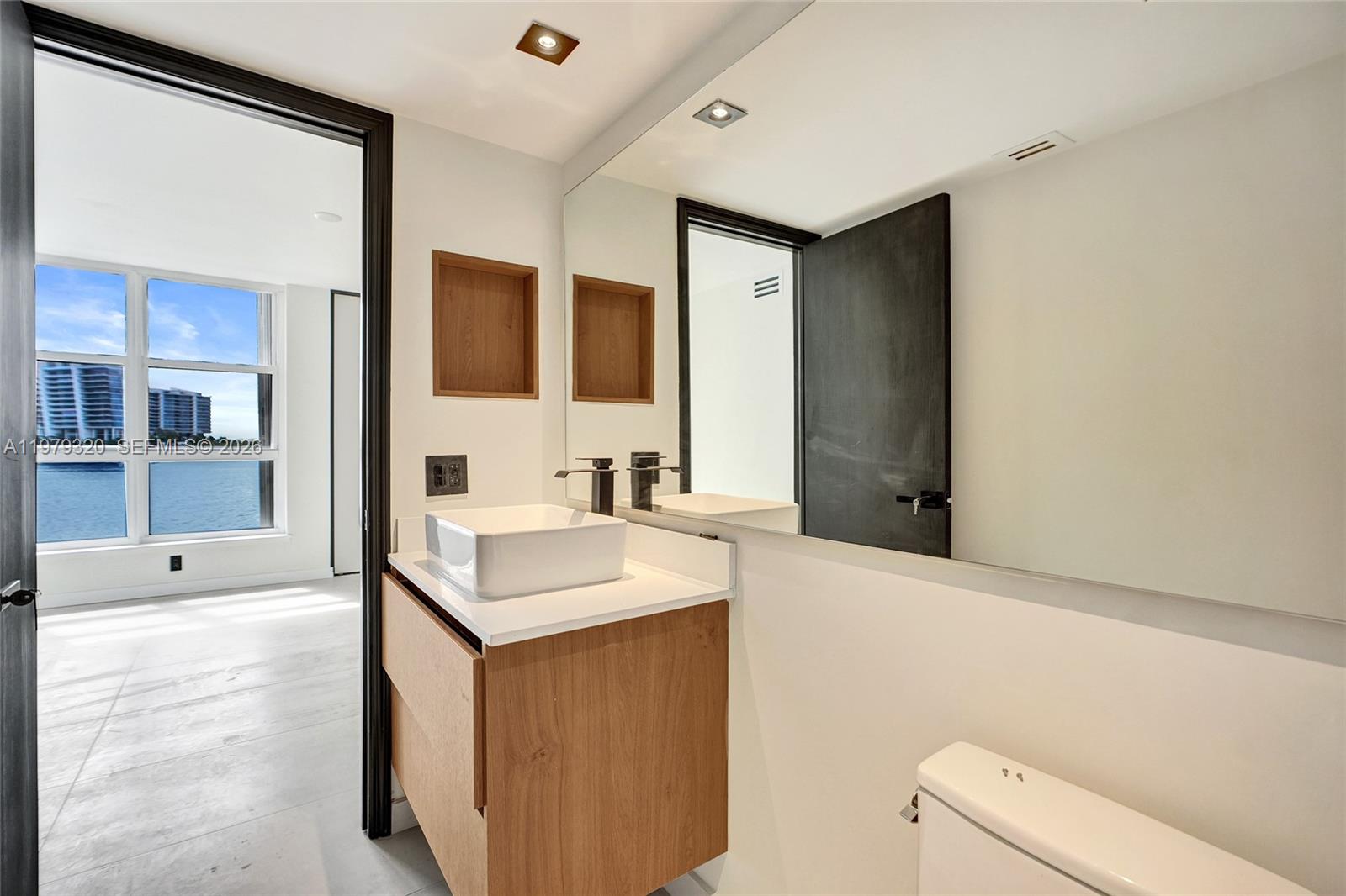MYSTIC POINTE TOWER 500 C - Residential