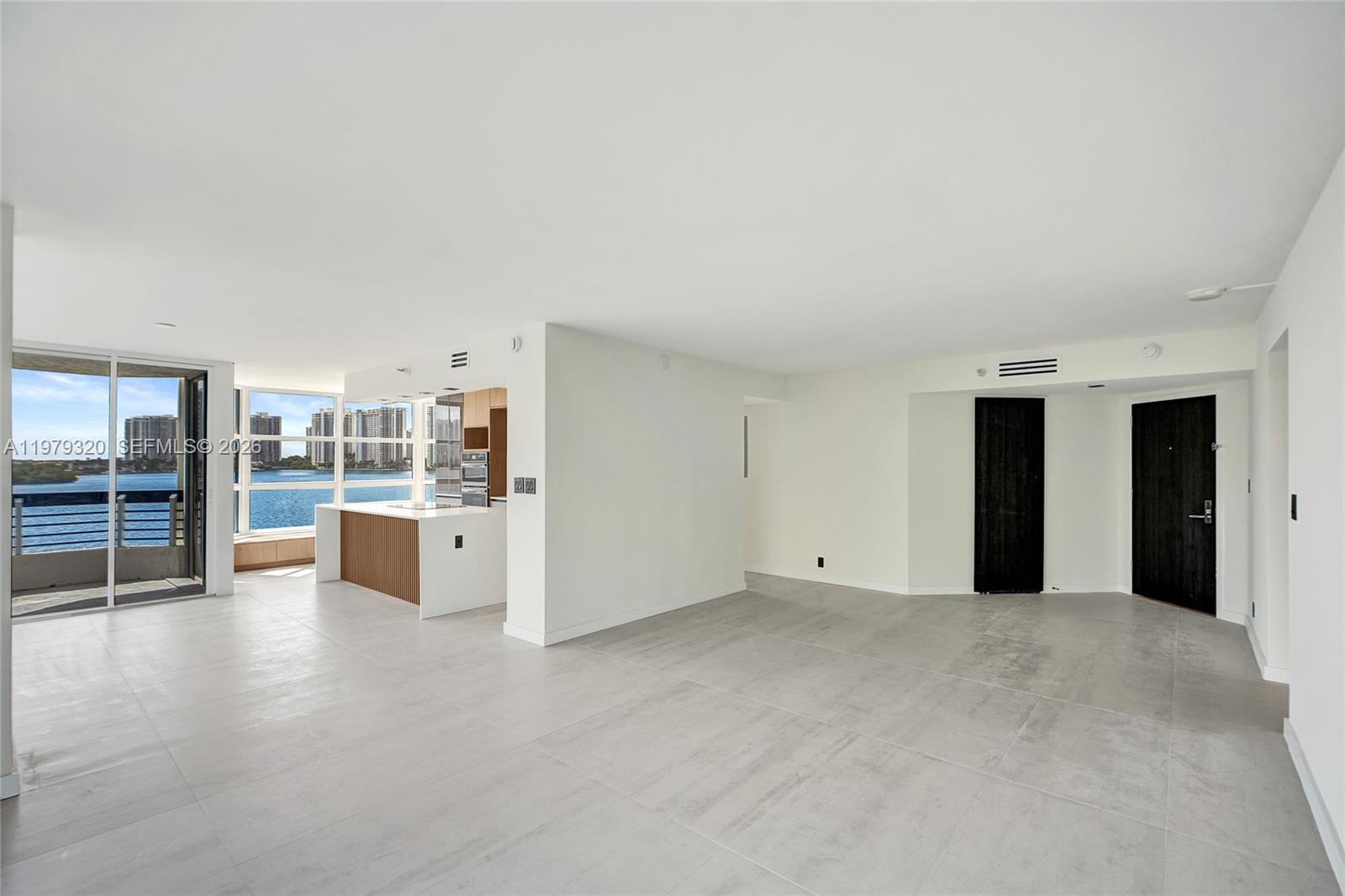 MYSTIC POINTE TOWER 500 C - Residential