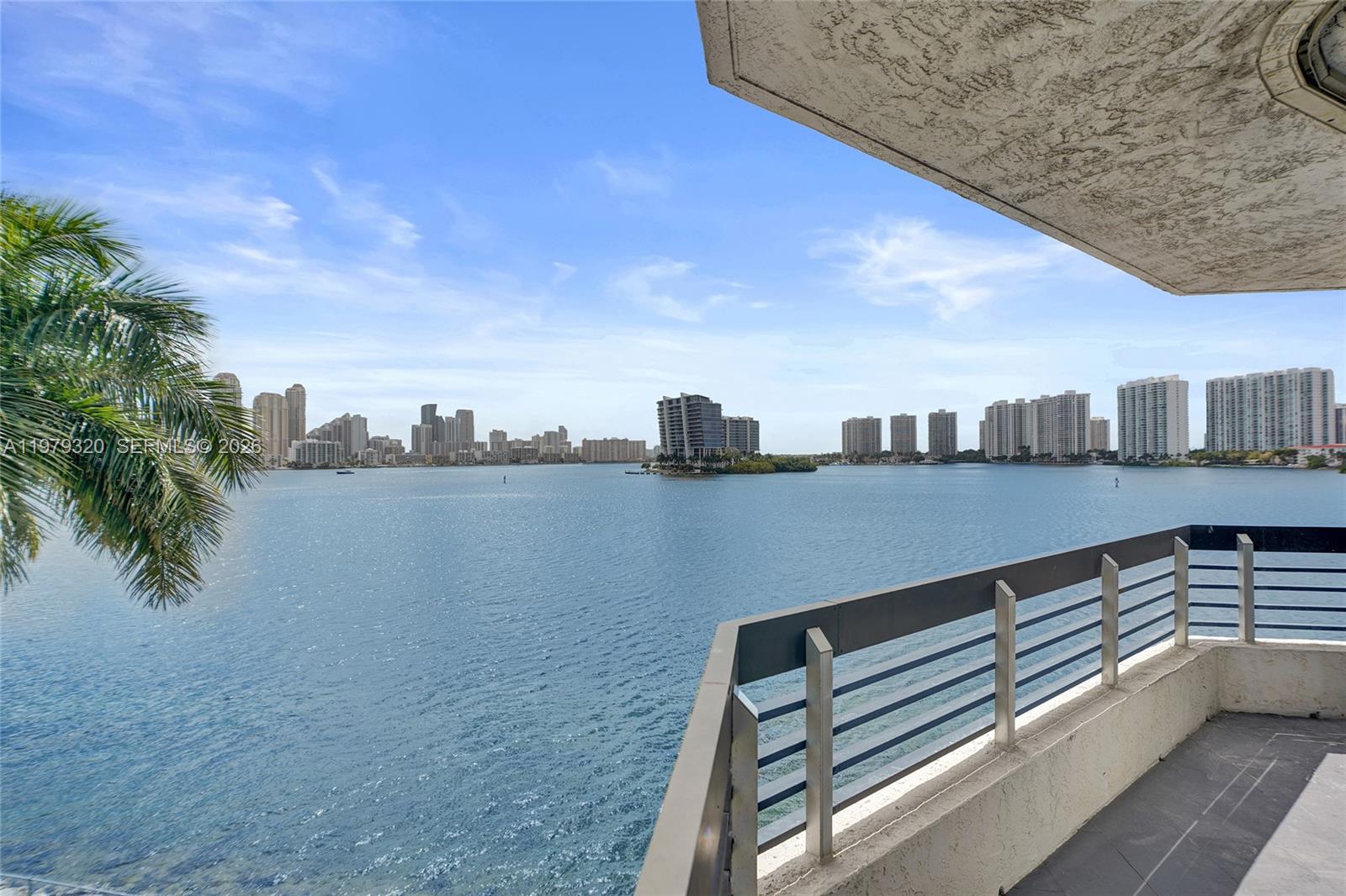 MYSTIC POINTE TOWER 500 C - Residential