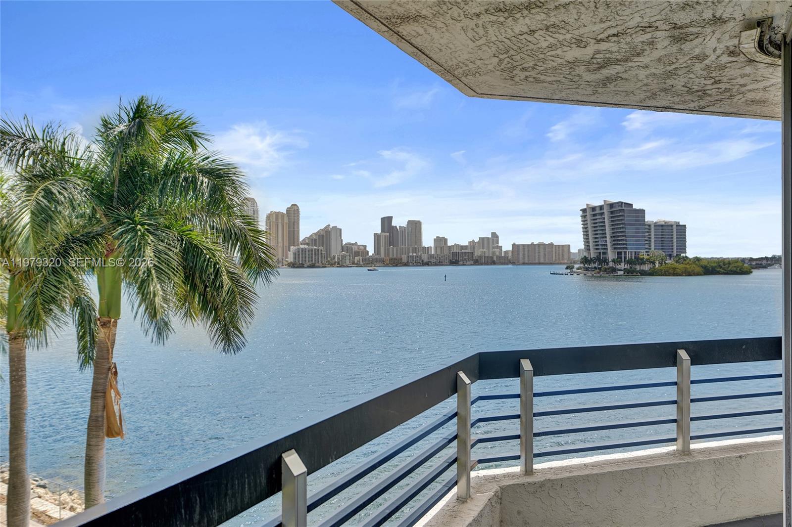 MYSTIC POINTE TOWER 500 C - Residential