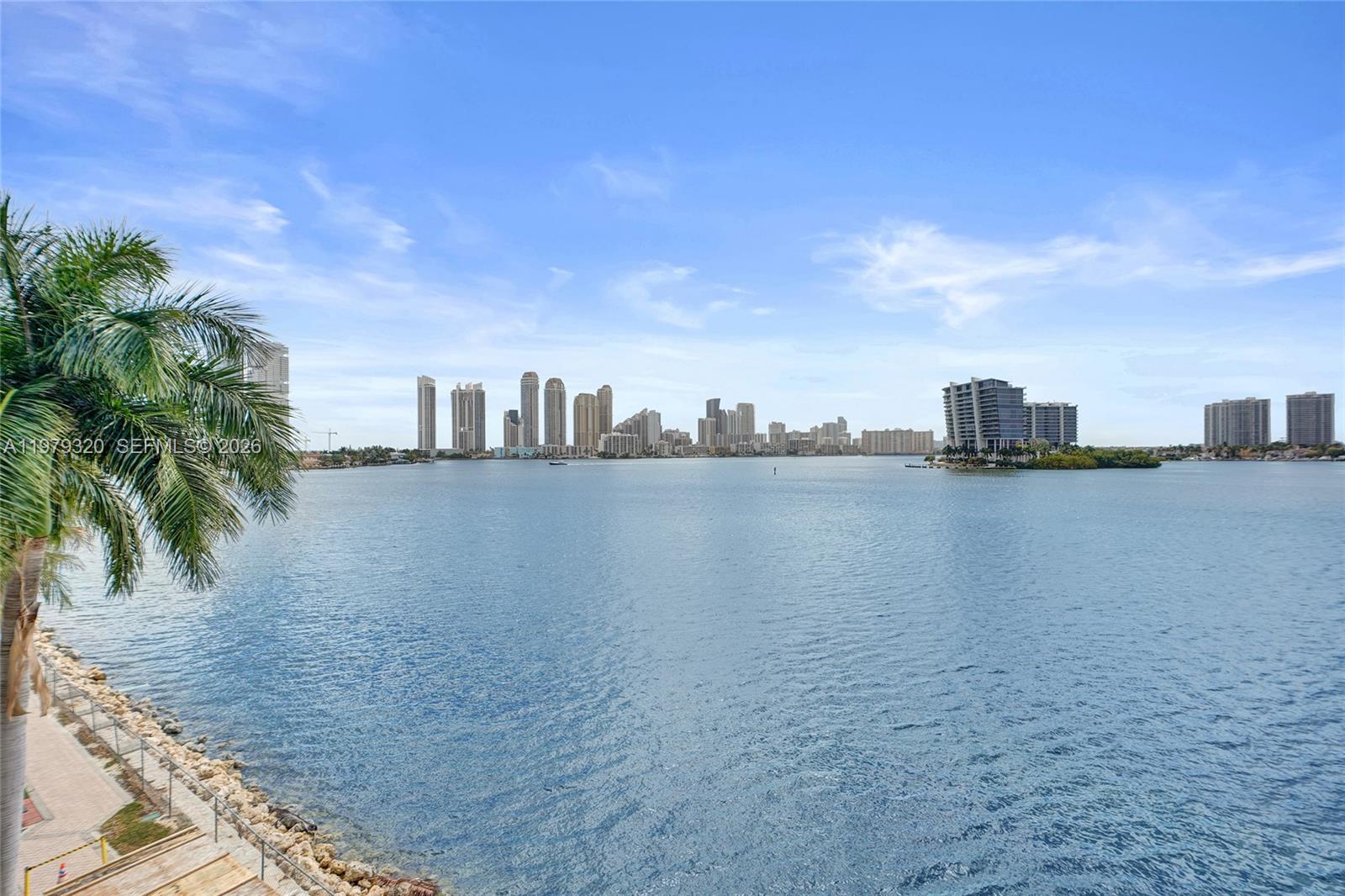 MYSTIC POINTE TOWER 500 C - Residential