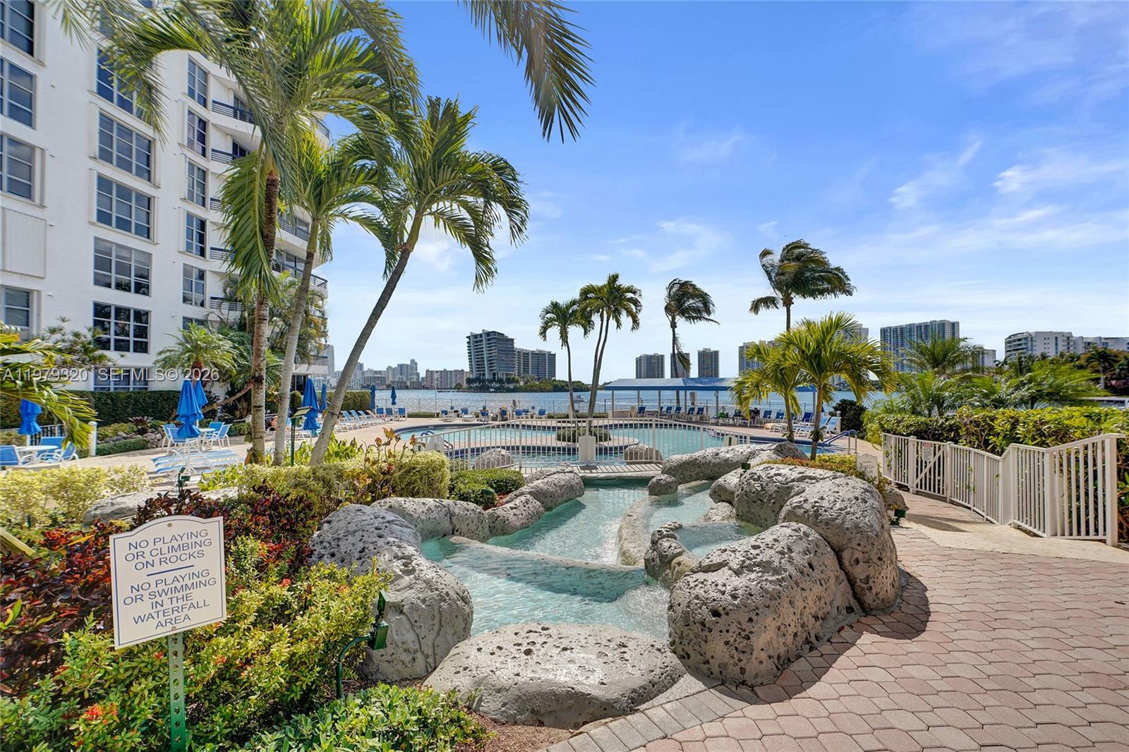MYSTIC POINTE TOWER 500 C - Residential