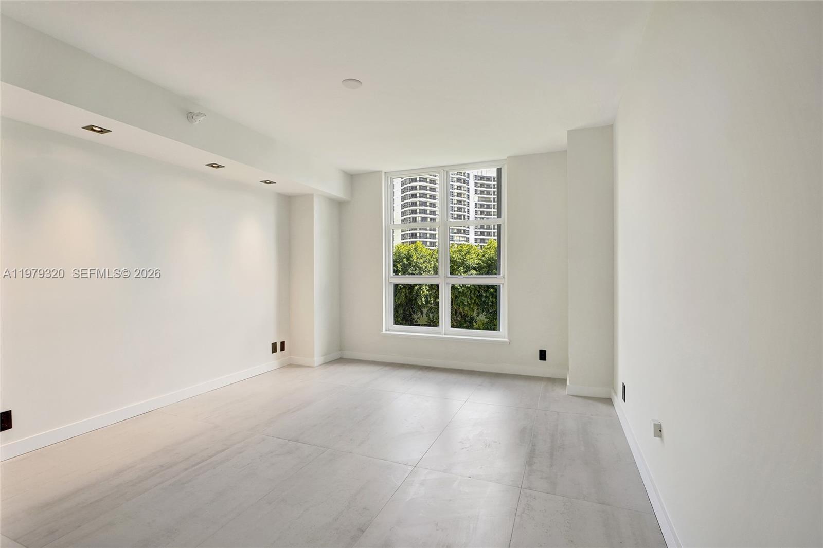 MYSTIC POINTE TOWER 500 C - Residential