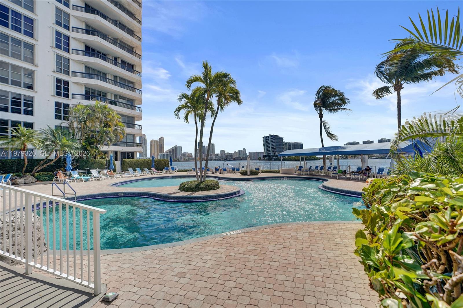MYSTIC POINTE TOWER 500 C - Residential