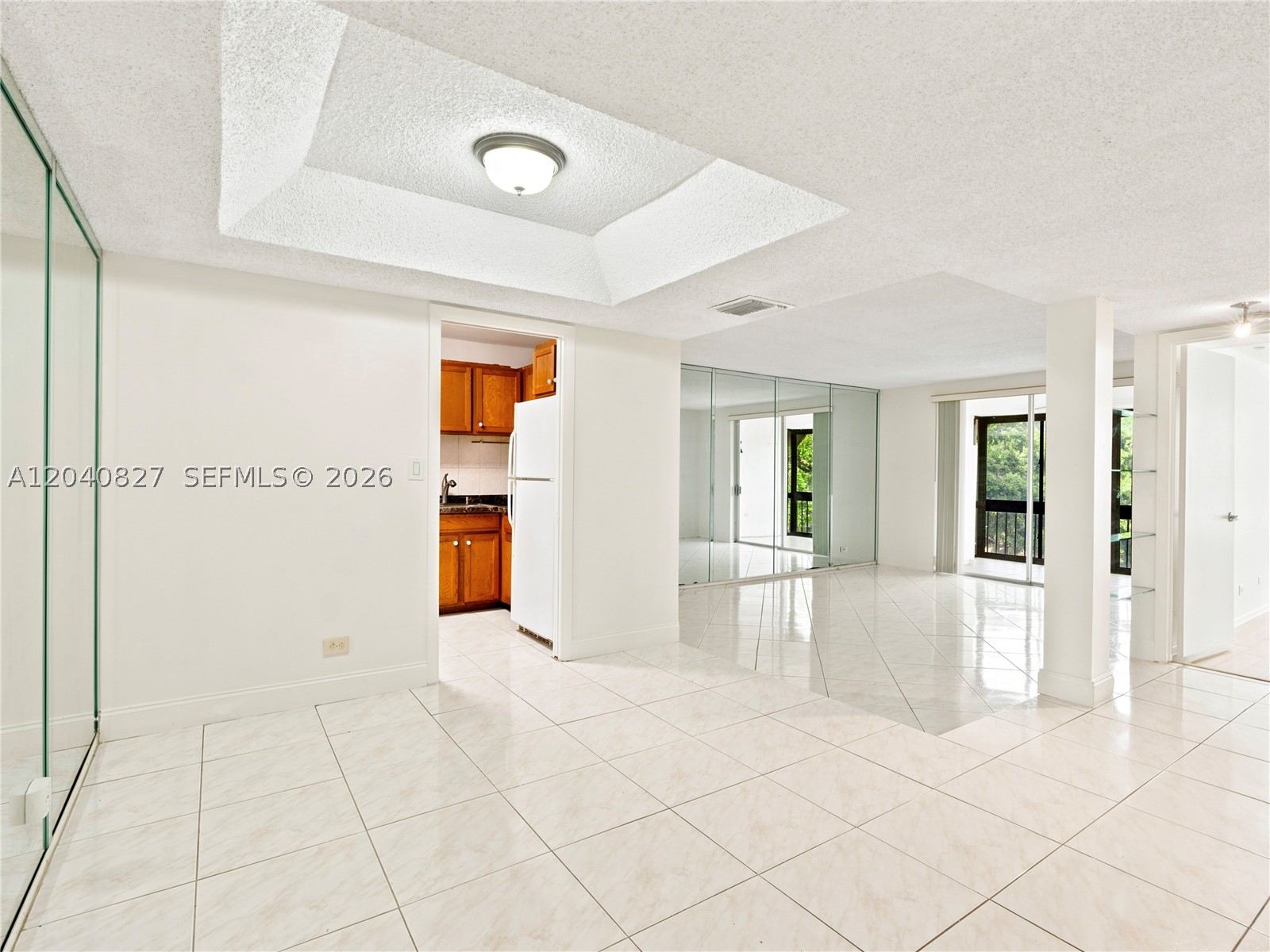 Incredible opportunity to purchase this very well maintained 1 bedroom 1.5 bathroom unit inside the International Village. Great community with many amenities including tennis courts, gym, indoor and outdoor swimming pools, clubhouse, bbq areas, etc. Gated with 24/7 security. This has been priced to sell FAST!