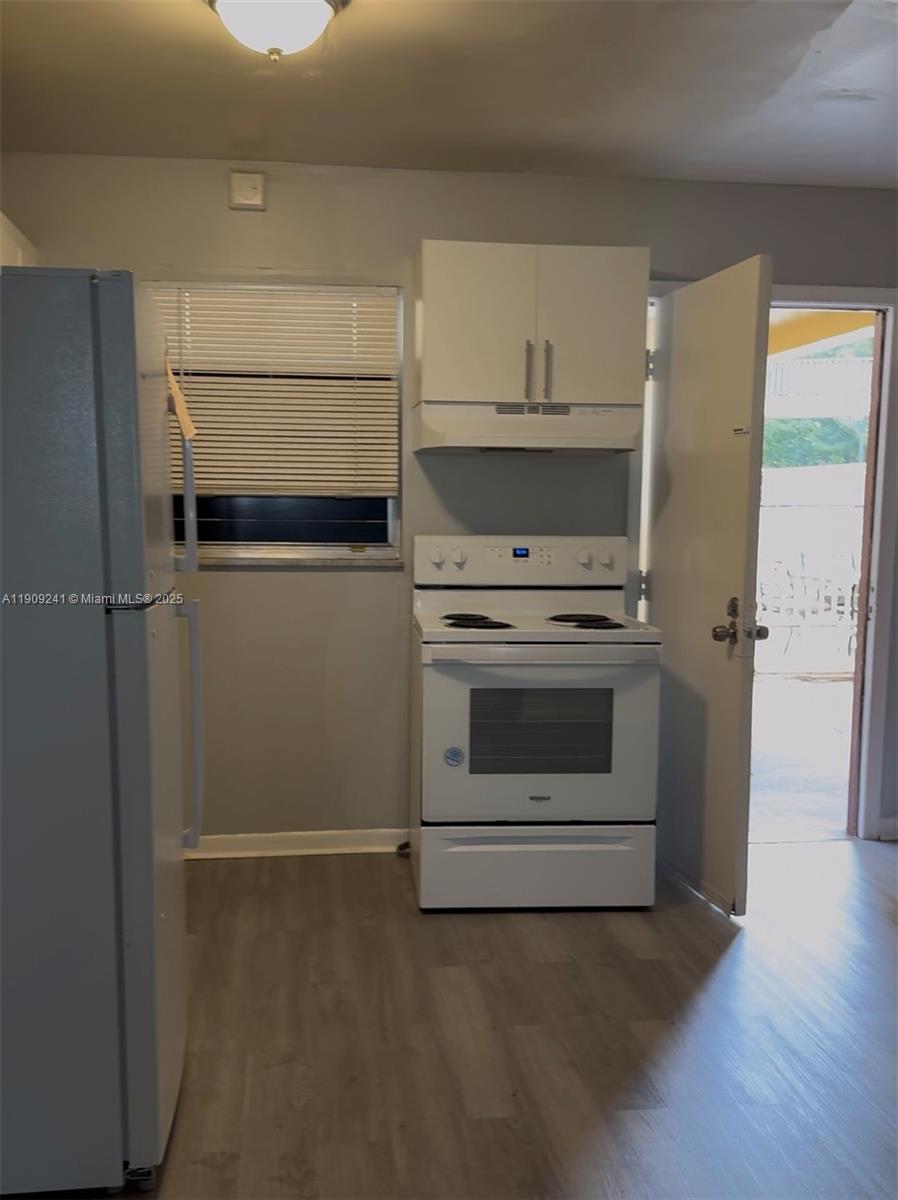Section 8 welcome ($500 deposit) great location, enjoy a comfortable layout with plenty of natural light  the community offers a pool and onsite laundry for your convenience 
Spacious 2-bedroom 1 bath  on the ground floor