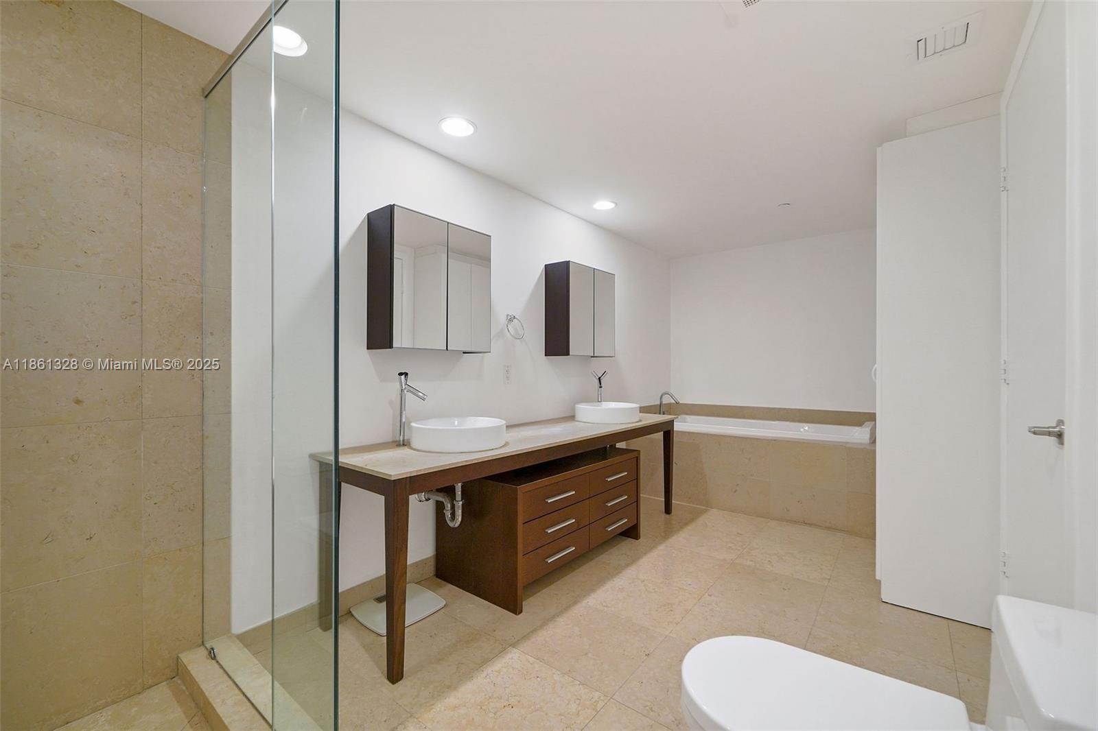 ICON BRICKELL NO TWO - Residential
