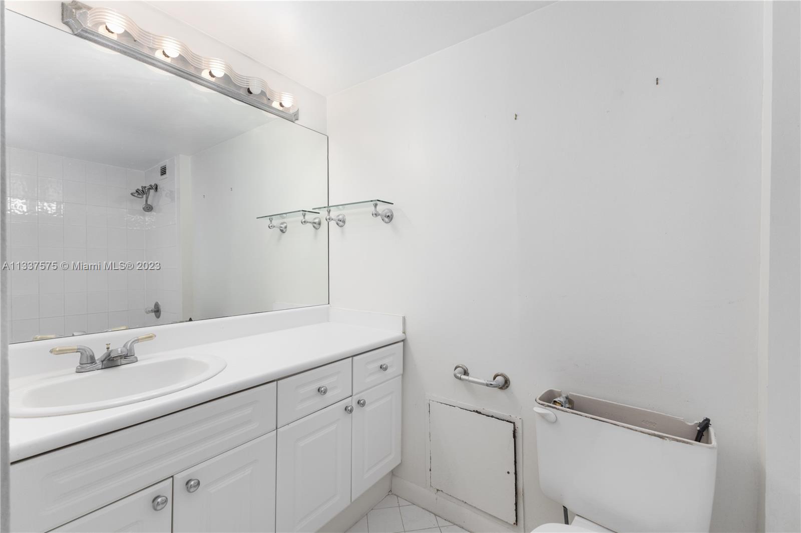 RONEY PALACE CONDO - Residential