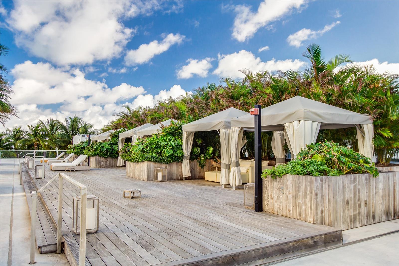 RONEY PALACE CONDO - Residential