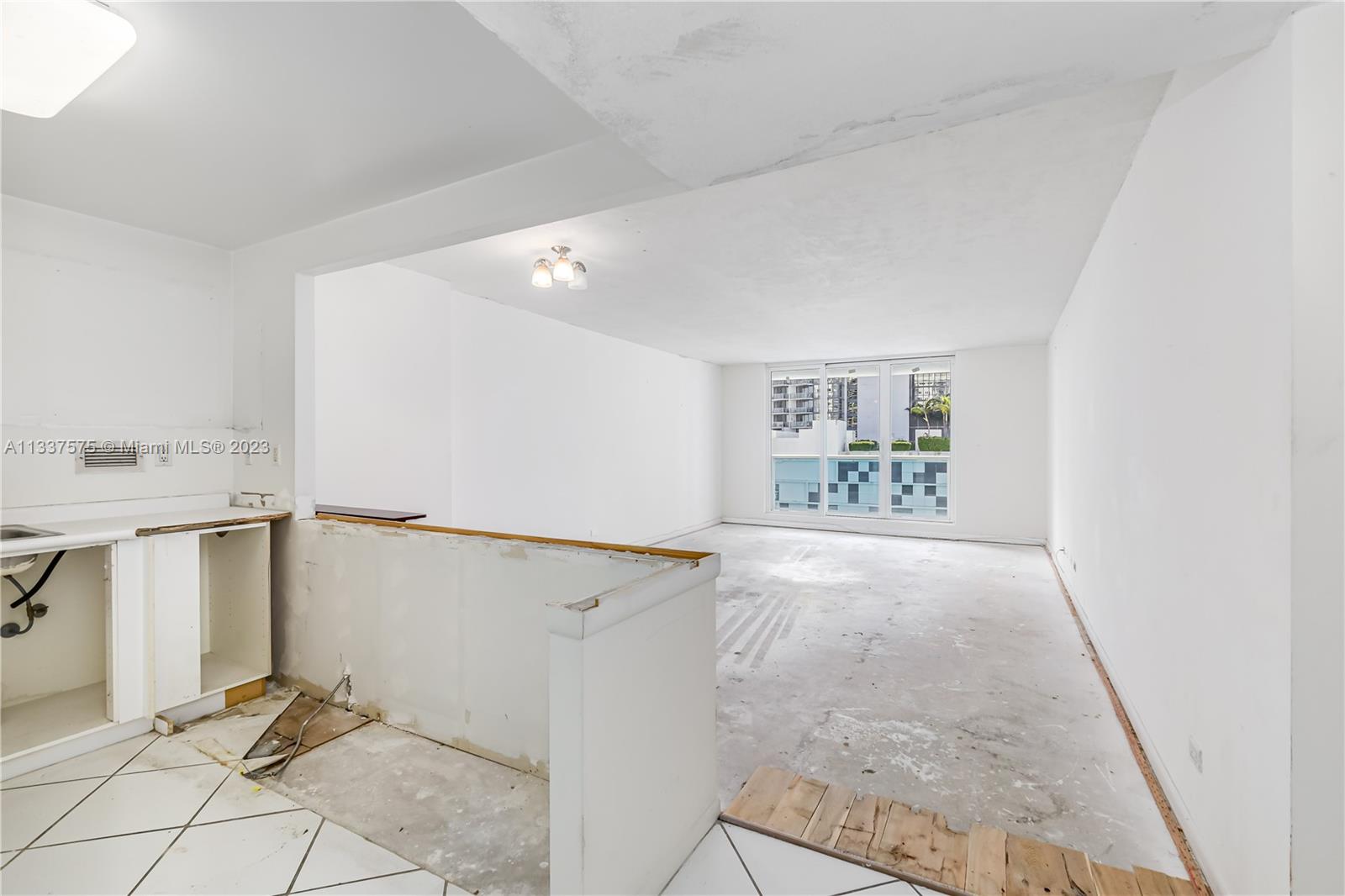 RONEY PALACE CONDO - Residential