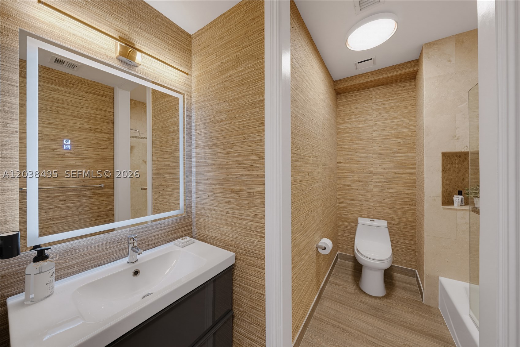 ROYAL HARBOUR YACHT CLUB - Residential