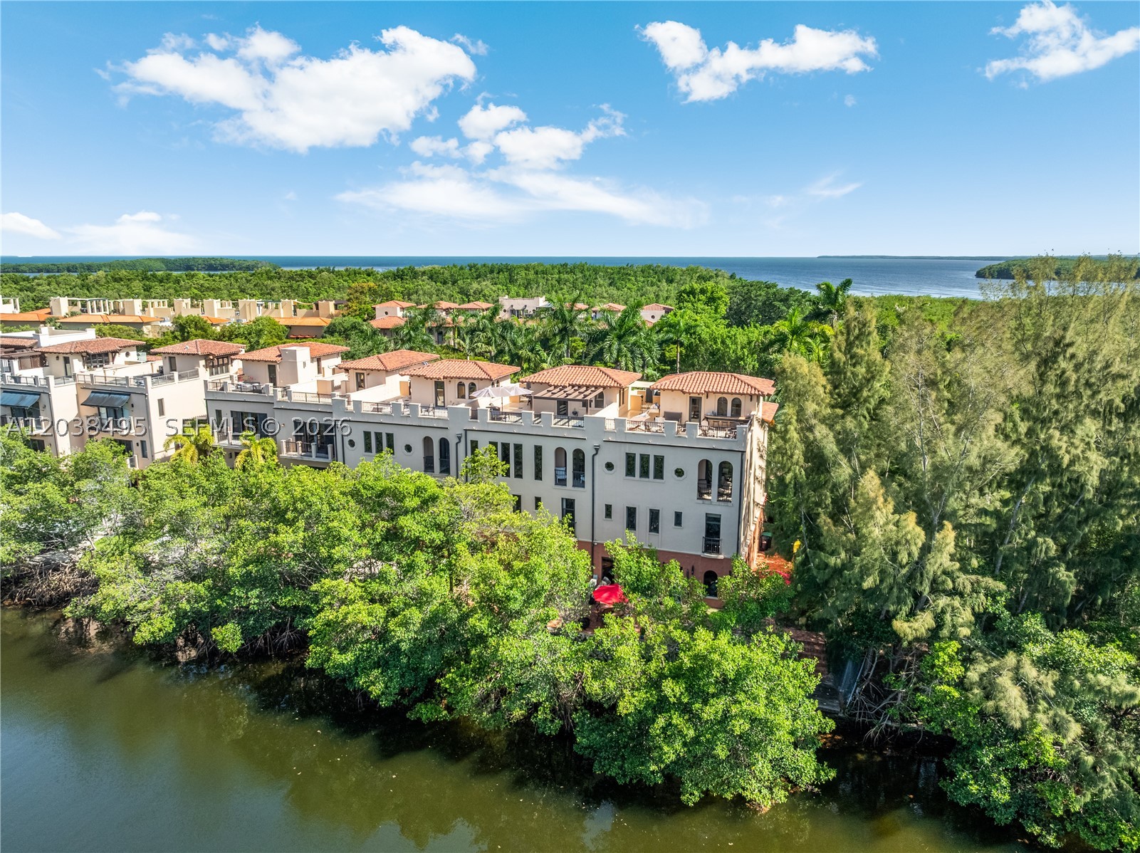 ROYAL HARBOUR YACHT CLUB - Residential