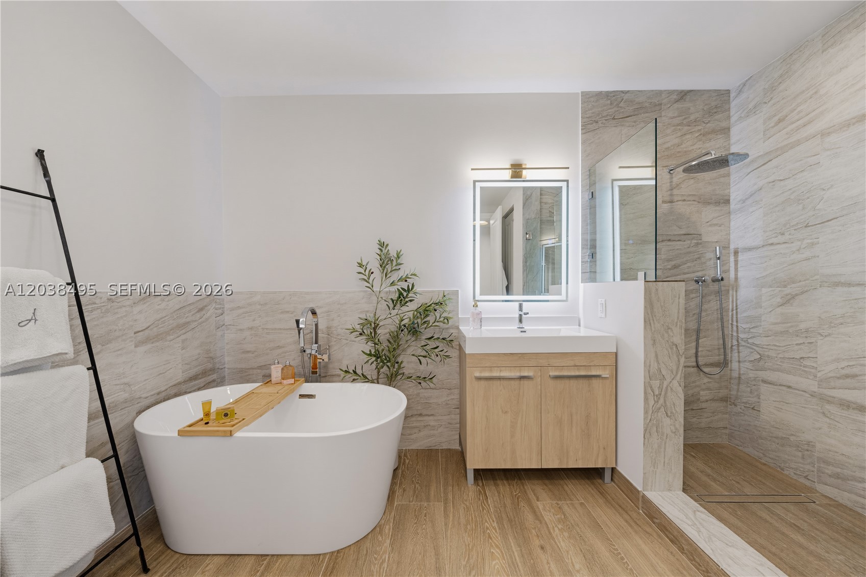 ROYAL HARBOUR YACHT CLUB - Residential