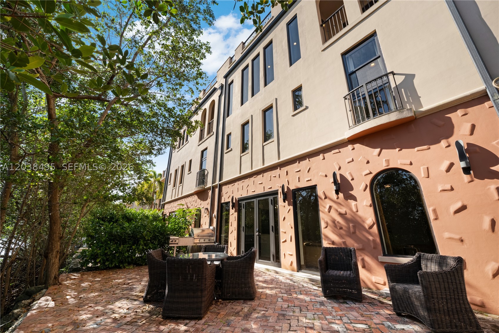 ROYAL HARBOUR YACHT CLUB - Residential