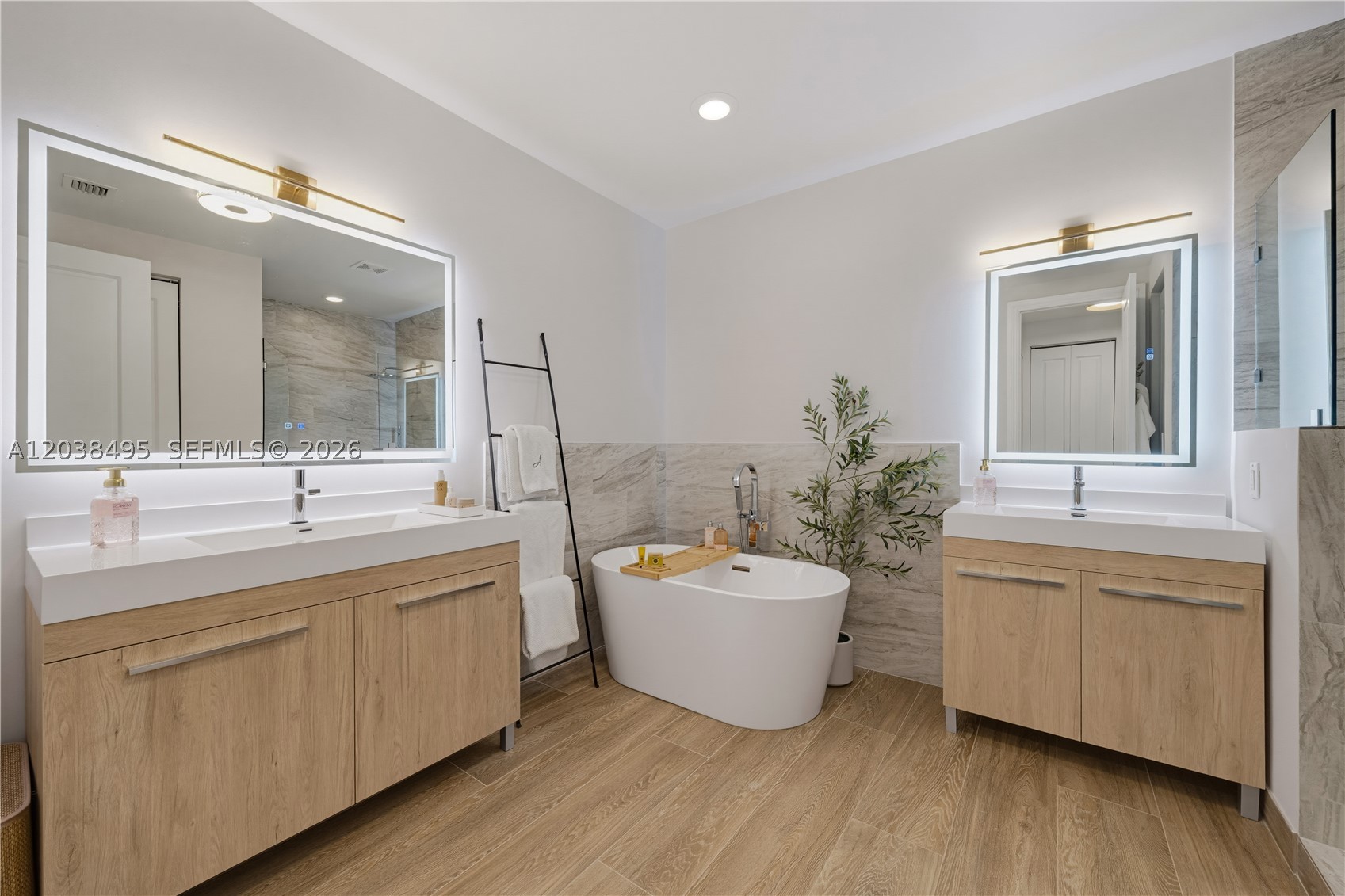 ROYAL HARBOUR YACHT CLUB - Residential