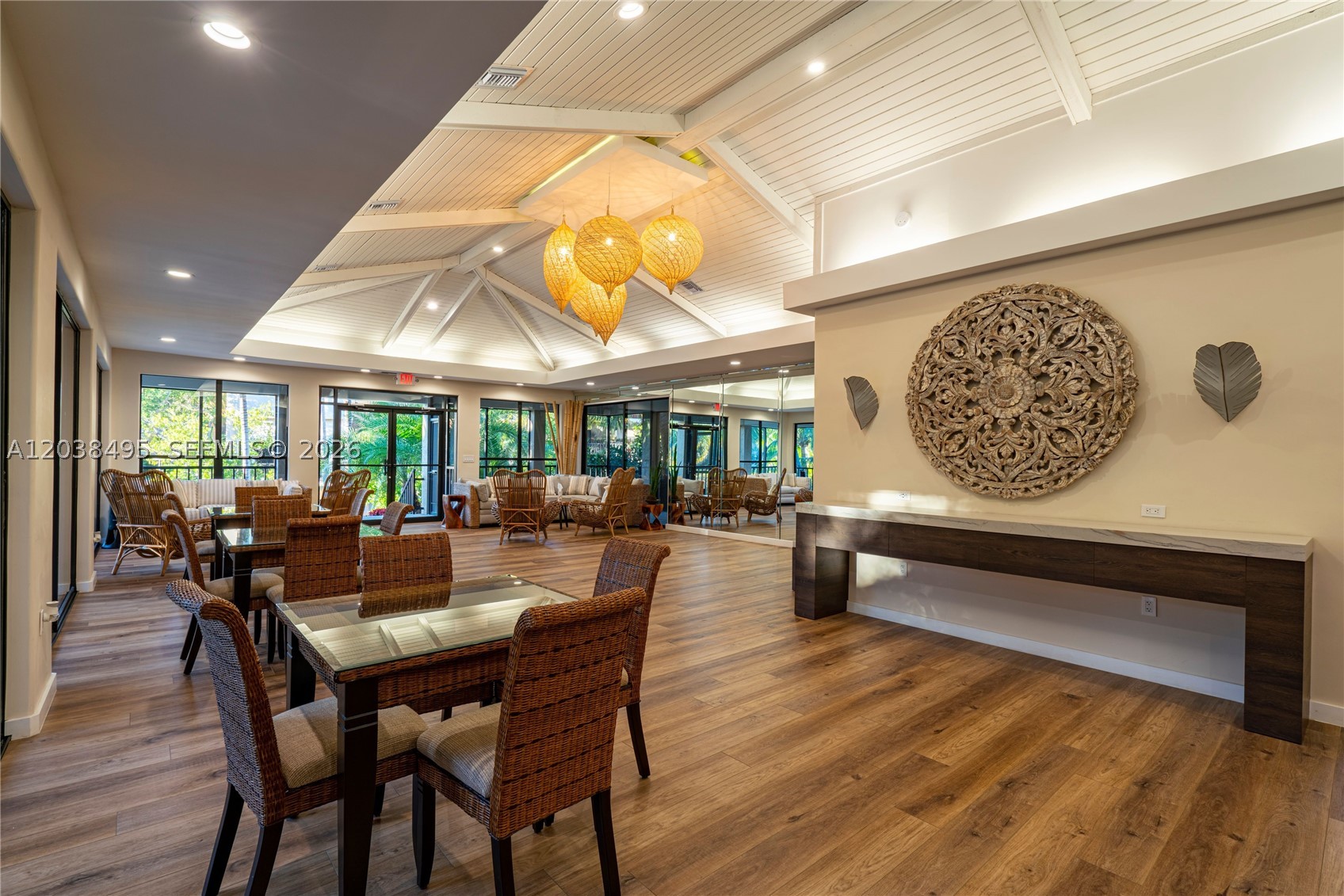 ROYAL HARBOUR YACHT CLUB - Residential