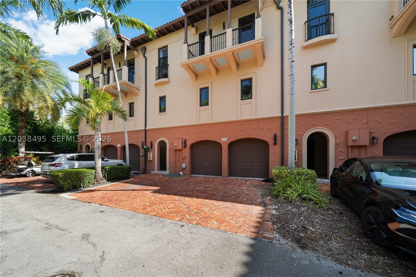 ROYAL HARBOUR YACHT CLUB - Residential