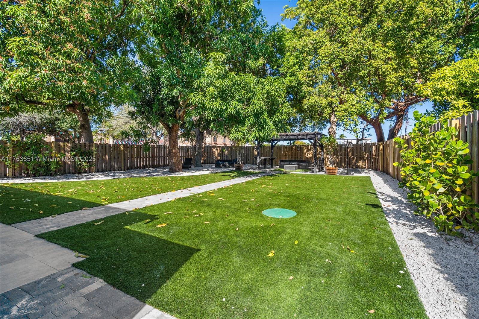 HOLLYWOOD BEACH GARDENS - Residential Lease