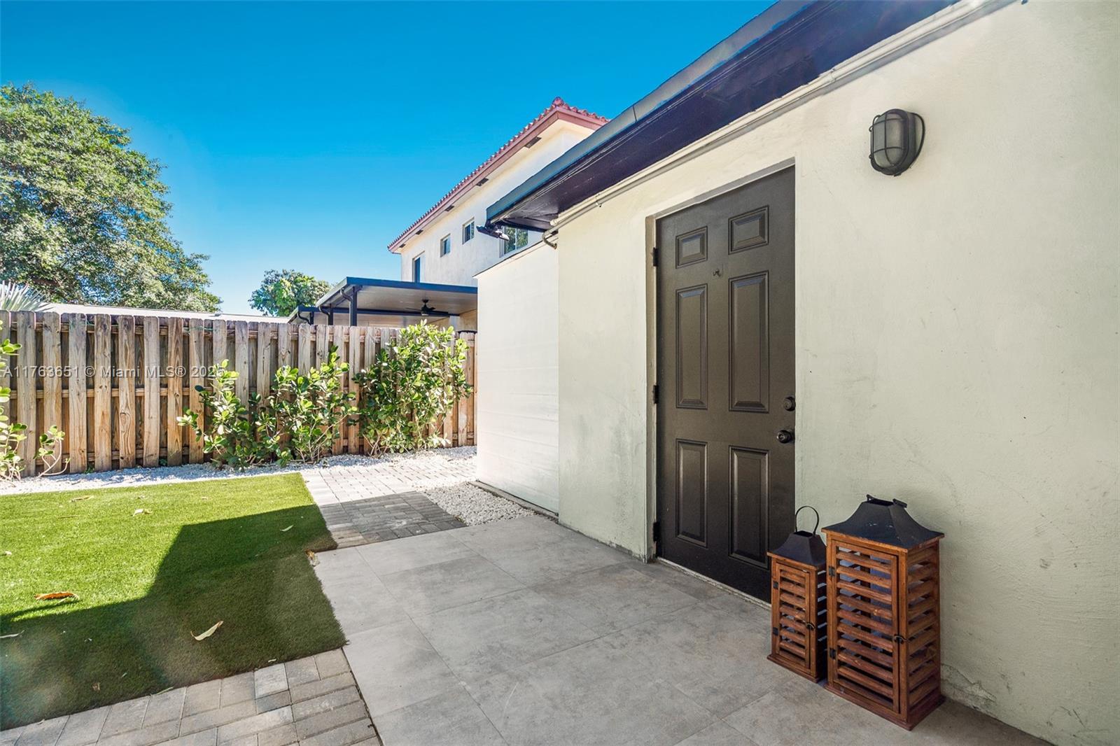 HOLLYWOOD BEACH GARDENS - Residential Lease