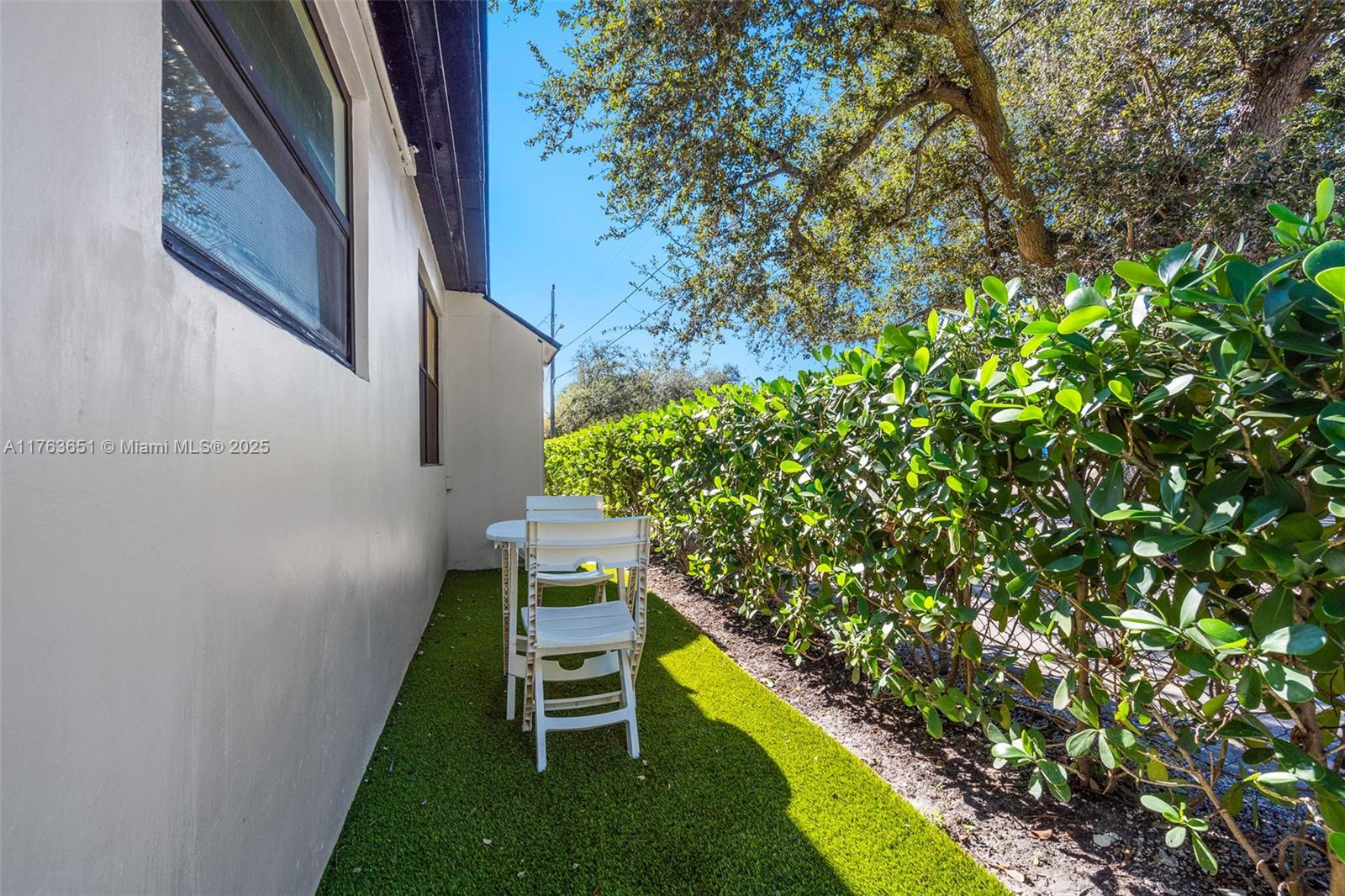 HOLLYWOOD BEACH GARDENS - Residential Lease