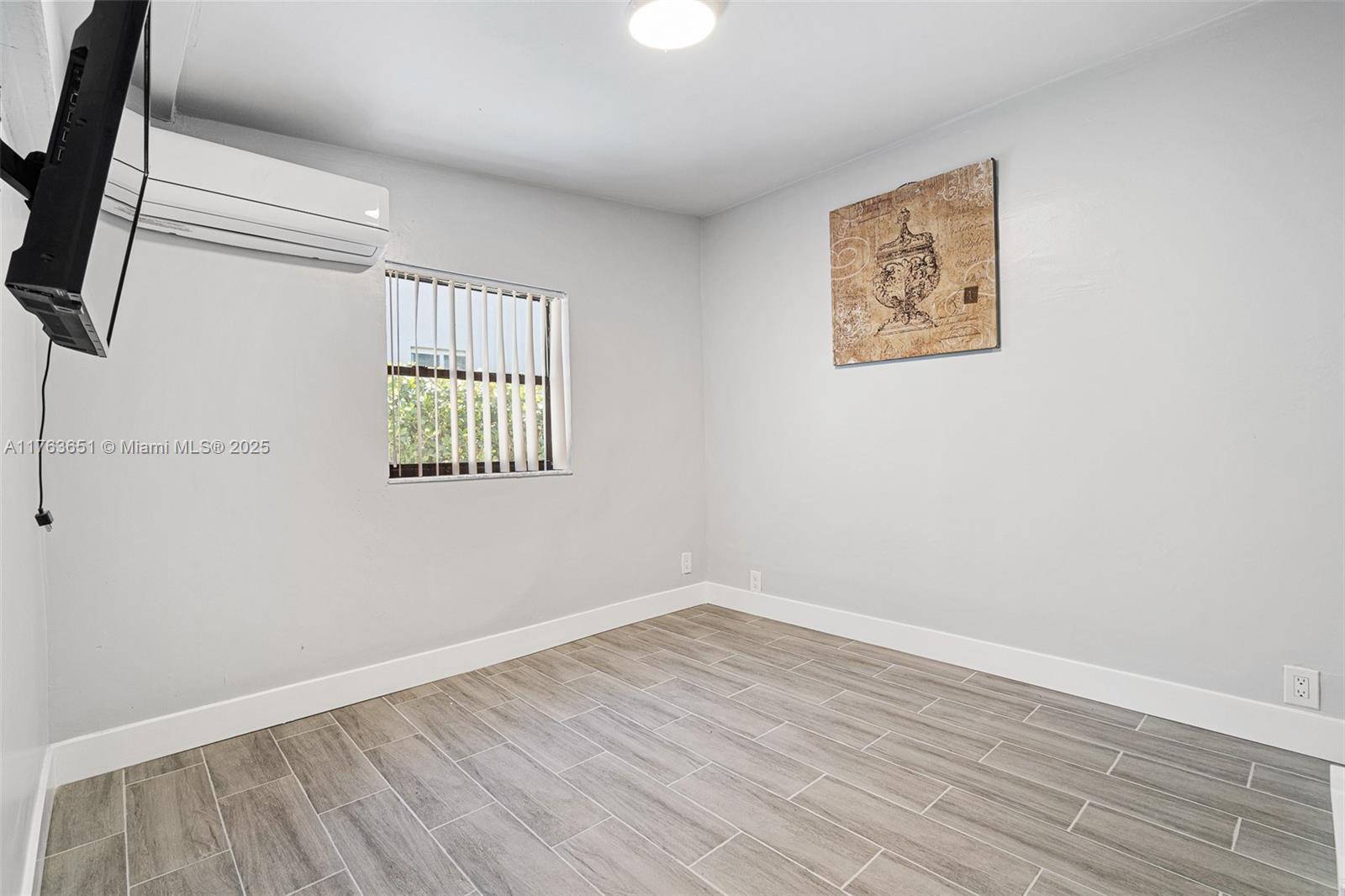 HOLLYWOOD BEACH GARDENS - Residential Lease
