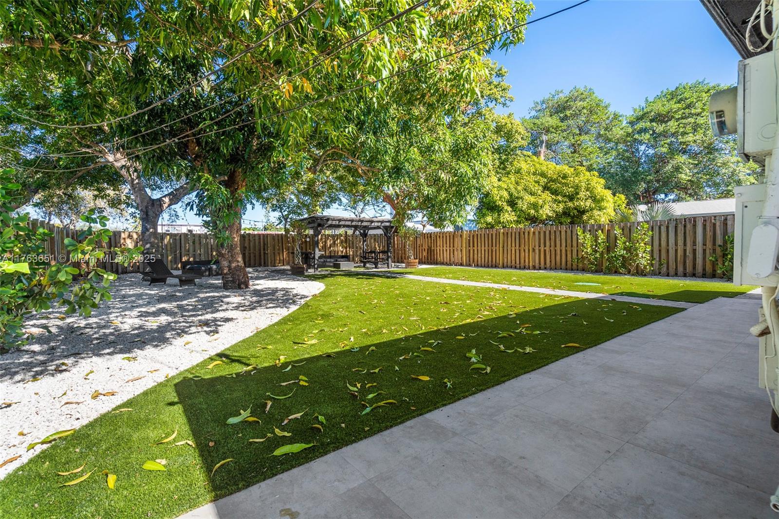 HOLLYWOOD BEACH GARDENS - Residential Lease