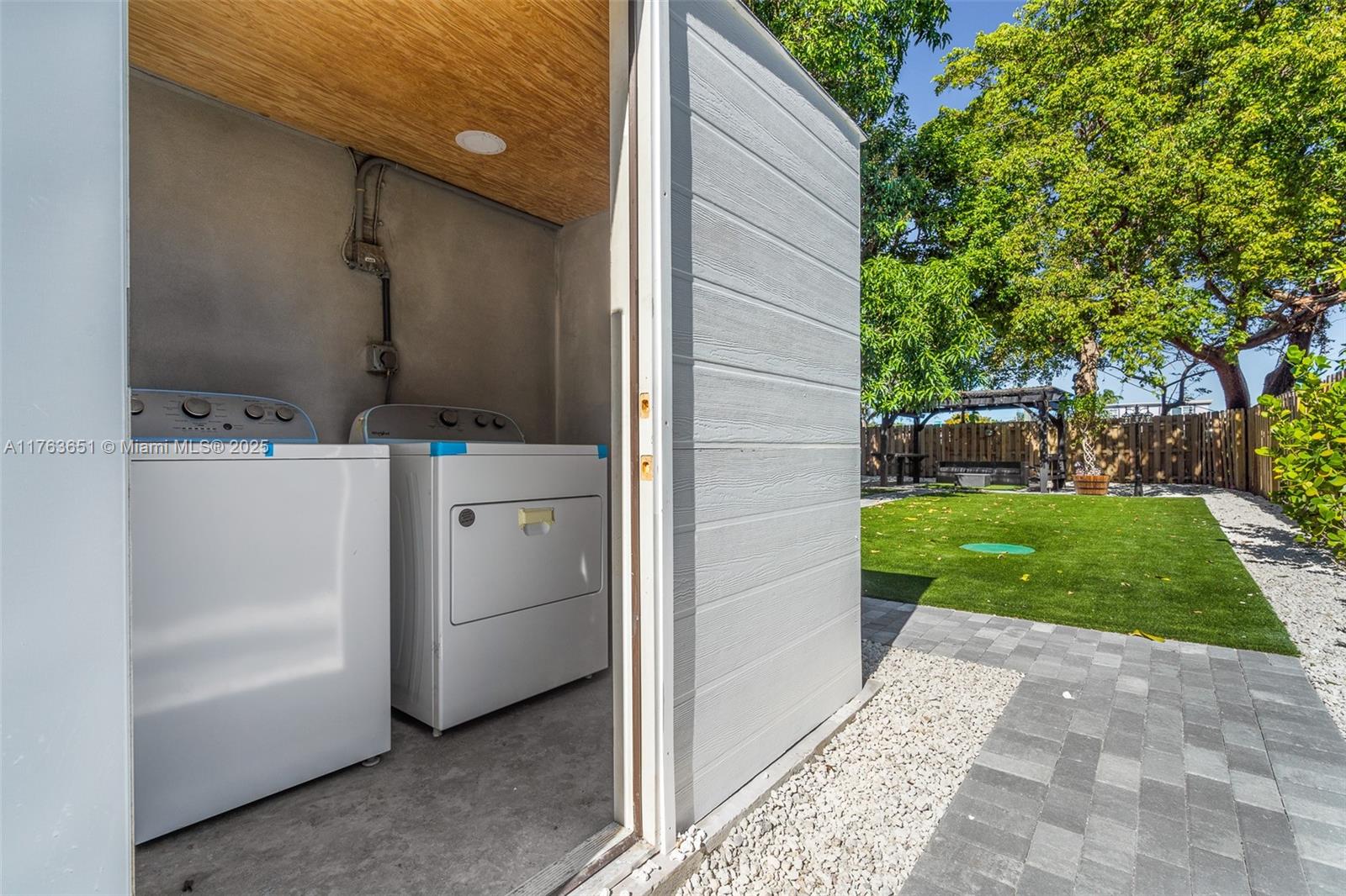 HOLLYWOOD BEACH GARDENS - Residential Lease