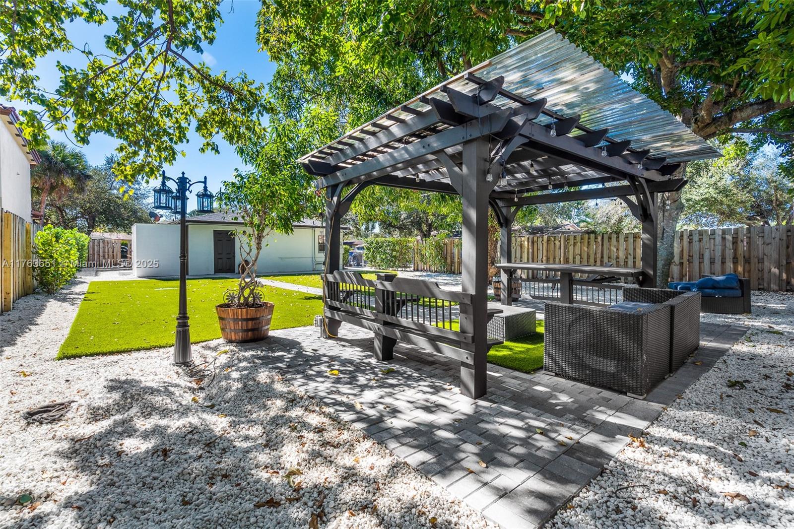 HOLLYWOOD BEACH GARDENS - Residential Lease