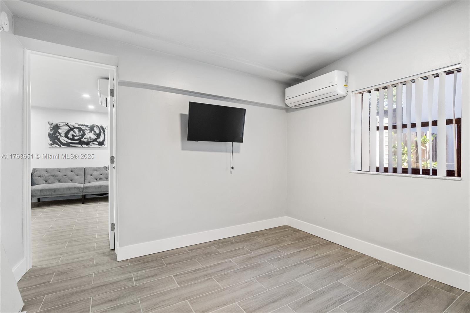 HOLLYWOOD BEACH GARDENS - Residential Lease