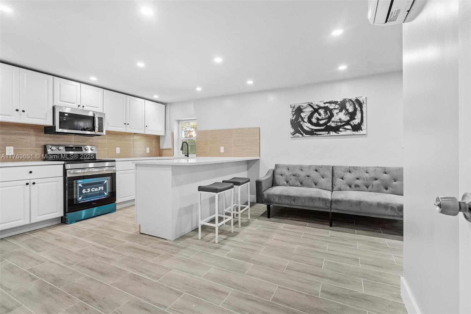 HOLLYWOOD BEACH GARDENS - Residential Lease