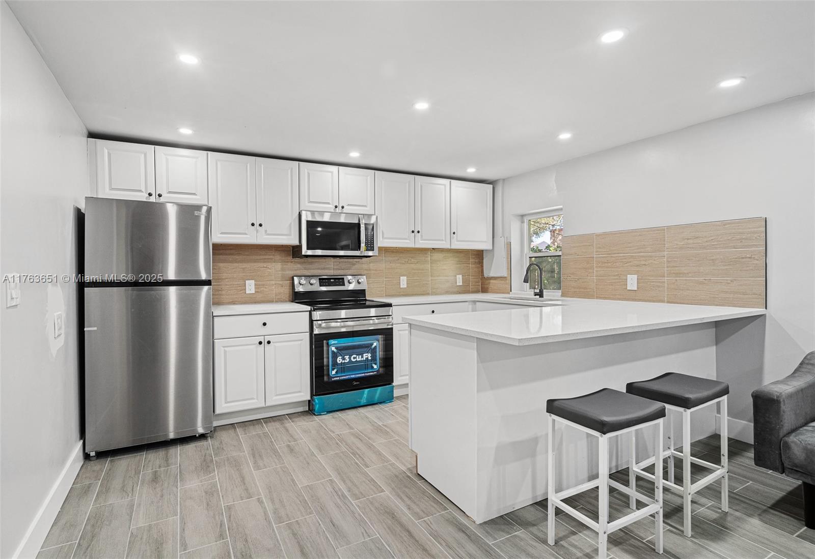 HOLLYWOOD BEACH GARDENS - Residential Lease