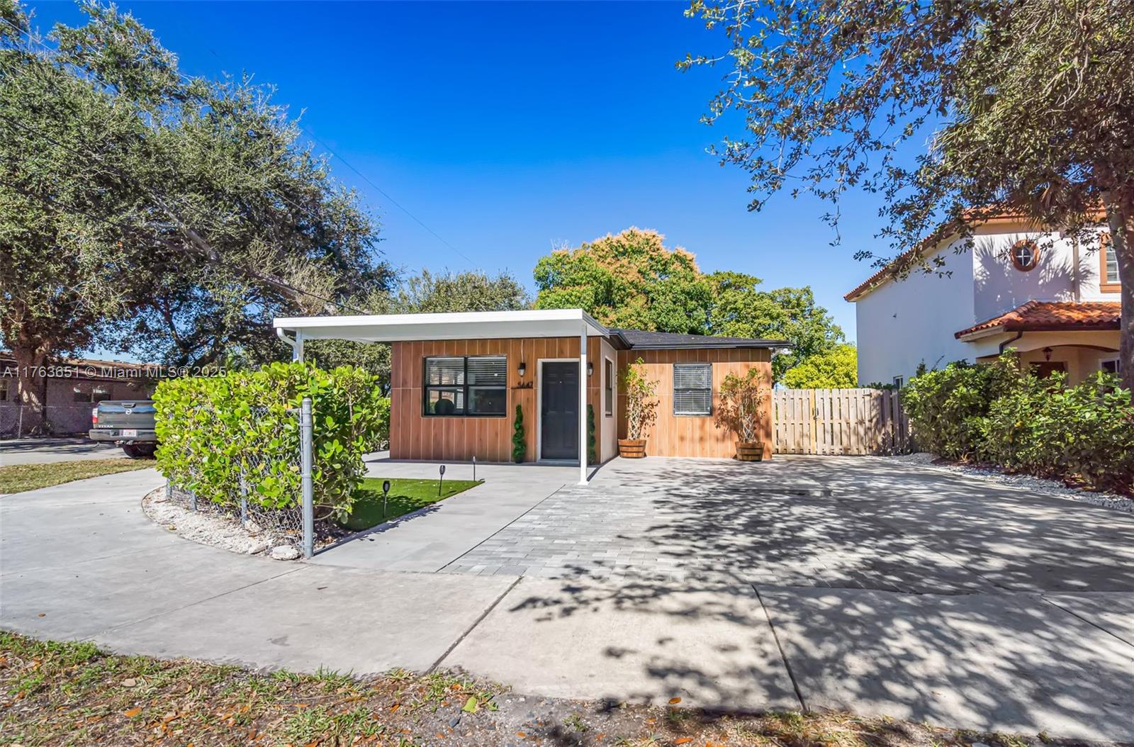 HOLLYWOOD BEACH GARDENS - Residential Lease