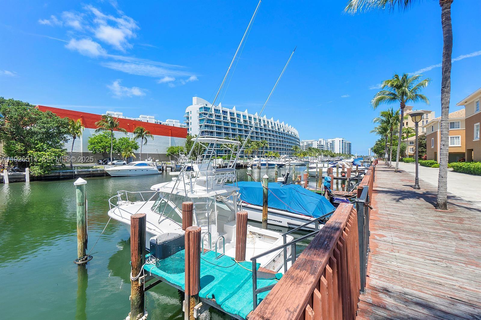 AVENTI AT AVENTURA - Residential