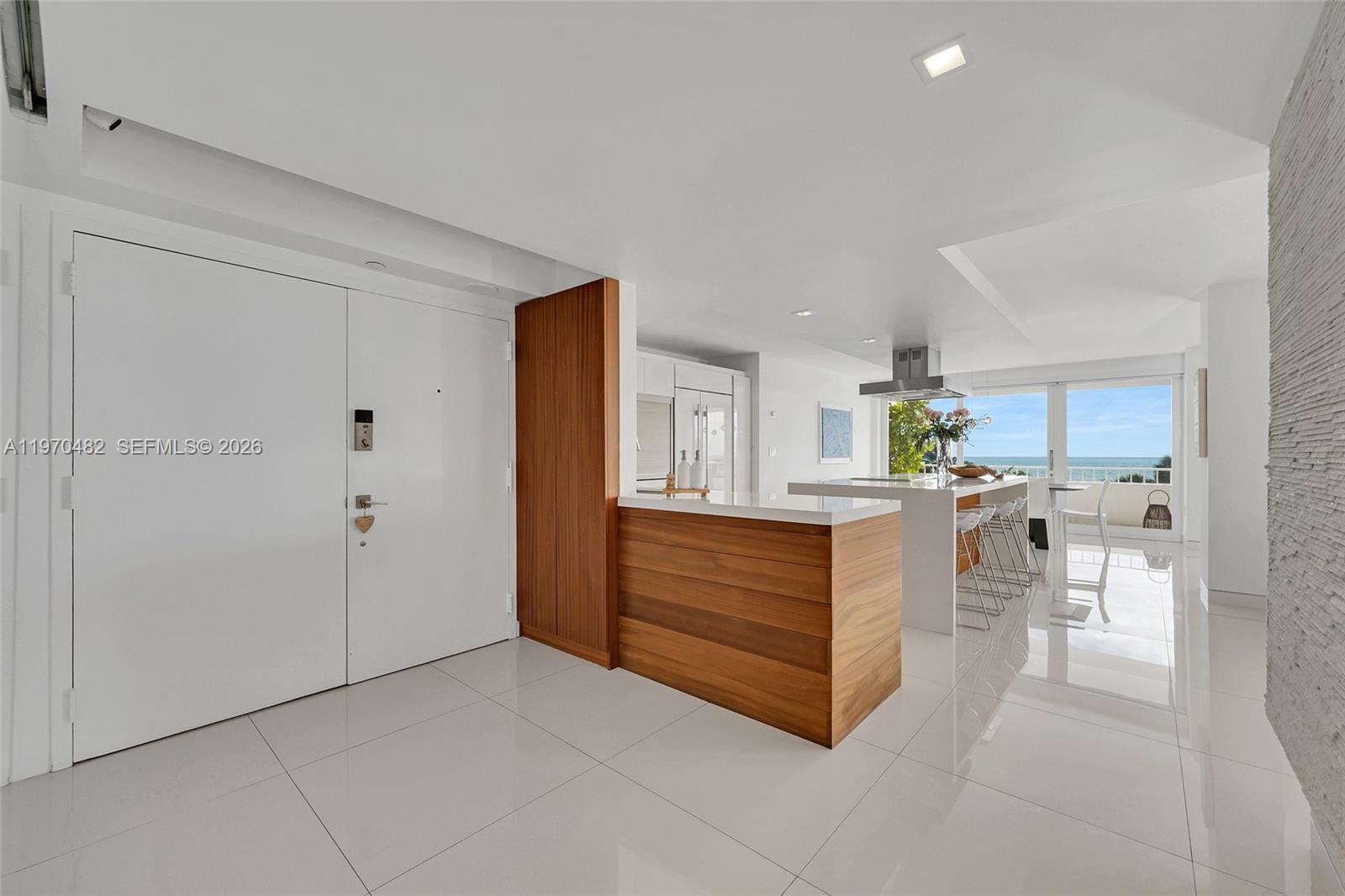 COMMODORE CLUB SOUTH COND - Residential
