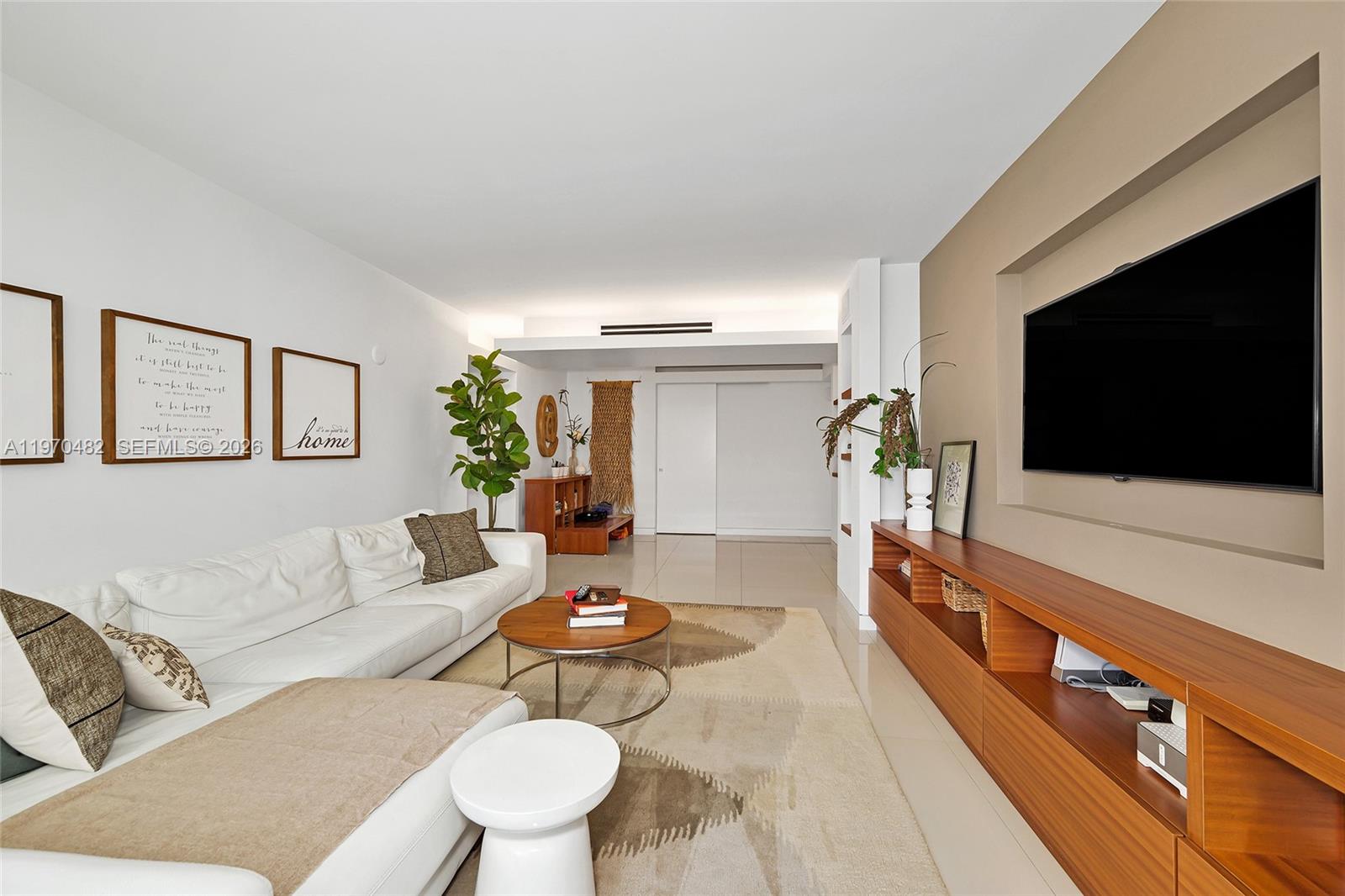 COMMODORE CLUB SOUTH COND - Residential